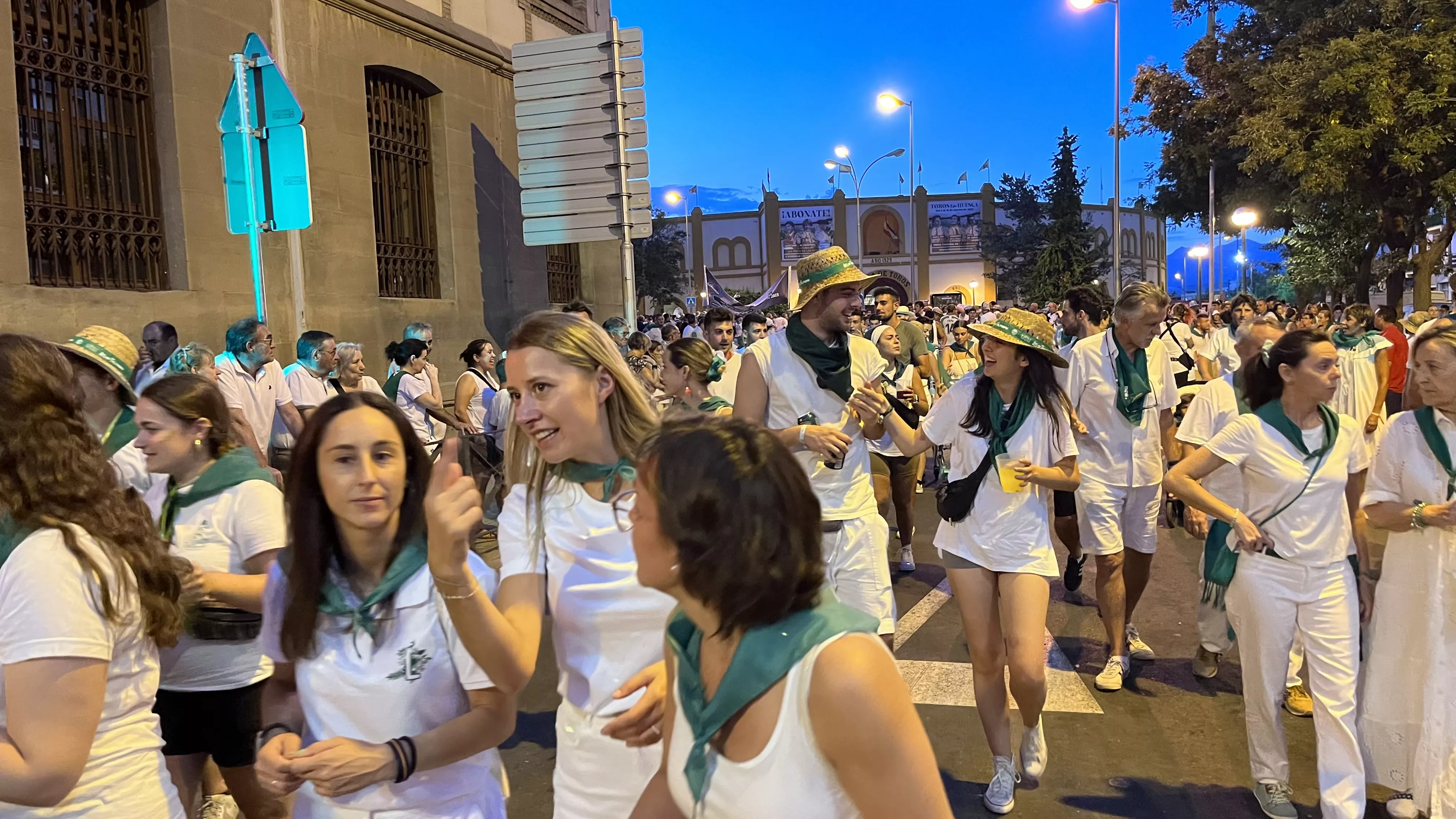 Salida de la plaza de toros en las fiestas de San Lorenzo. Foto: Mercedes Manterola