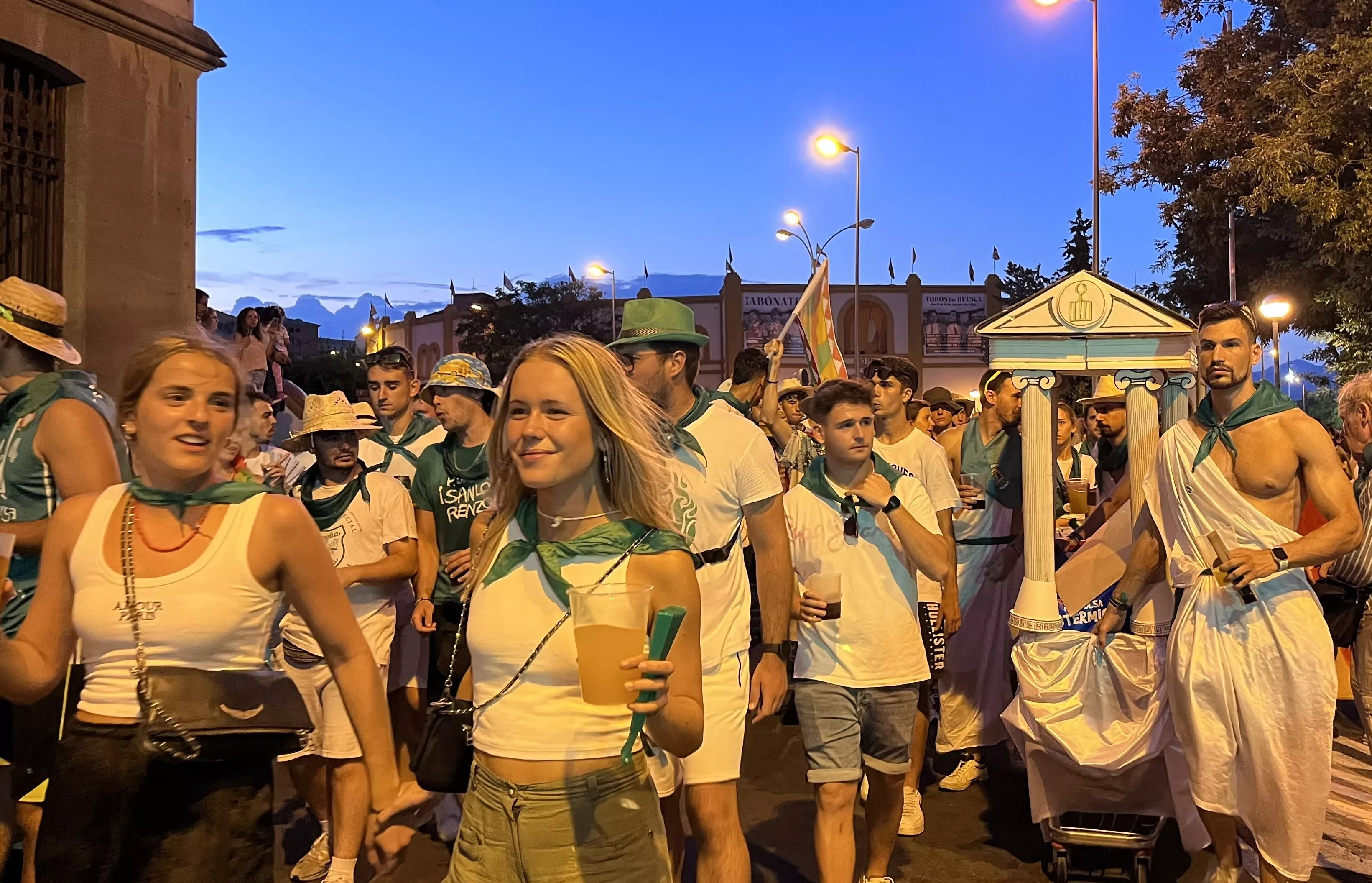 Salida de la plaza de toros en las fiestas de San Lorenzo. Foto: Mercedes Manterola