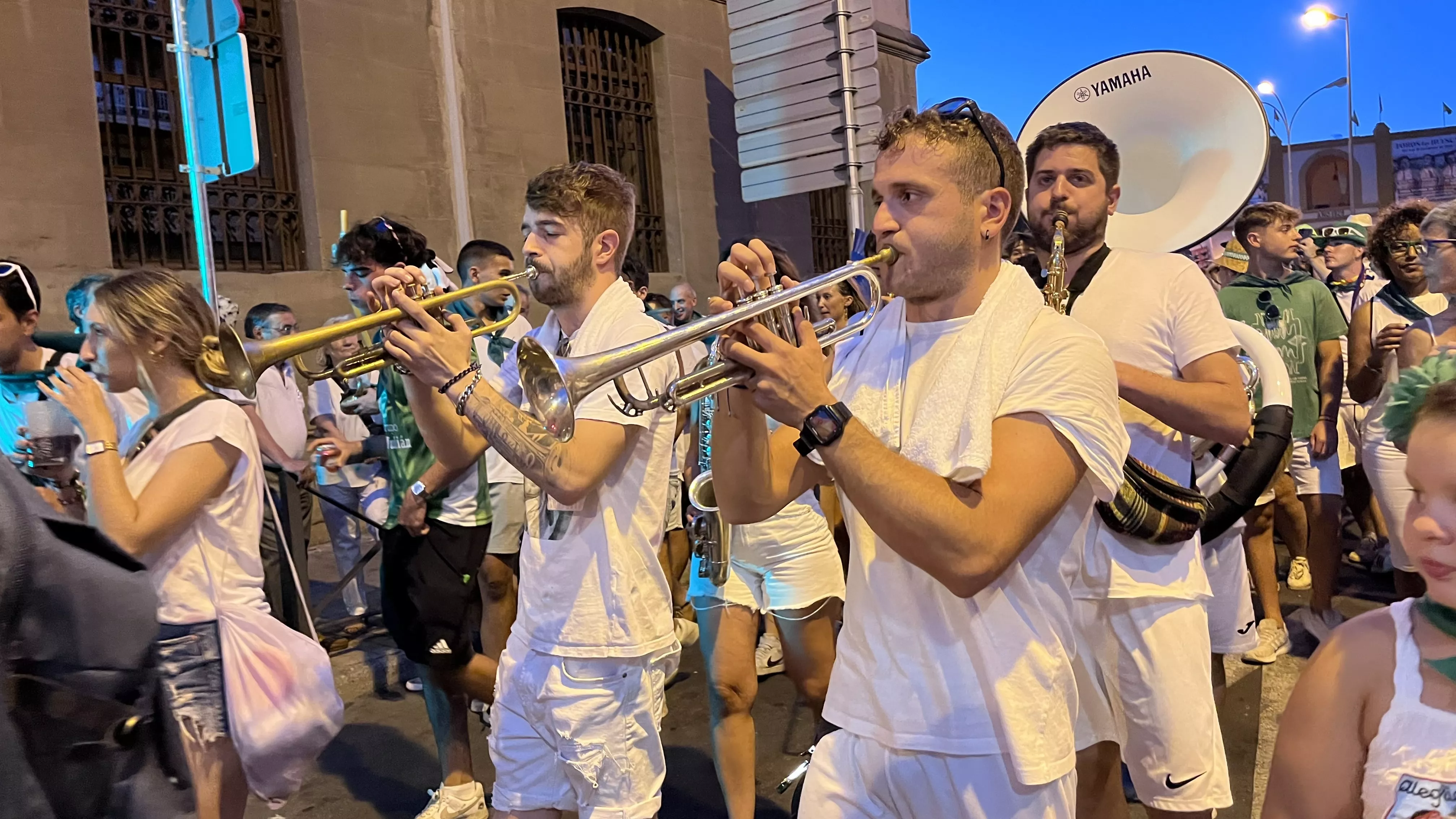 Salida de la plaza de toros en las fiestas de San Lorenzo. Foto: Mercedes Manterola