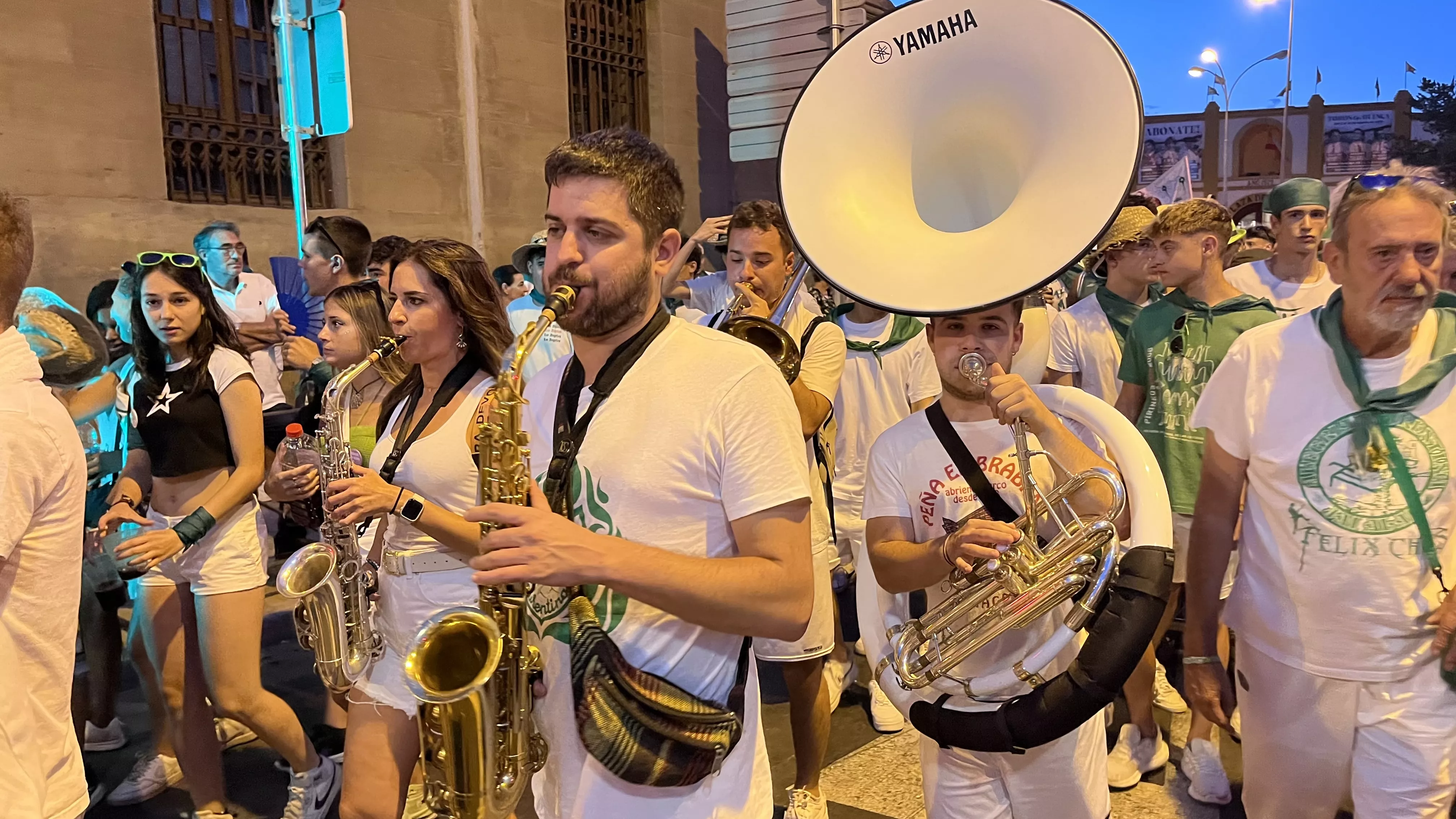 Salida de la plaza de toros en las fiestas de San Lorenzo. Foto: Mercedes Manterola