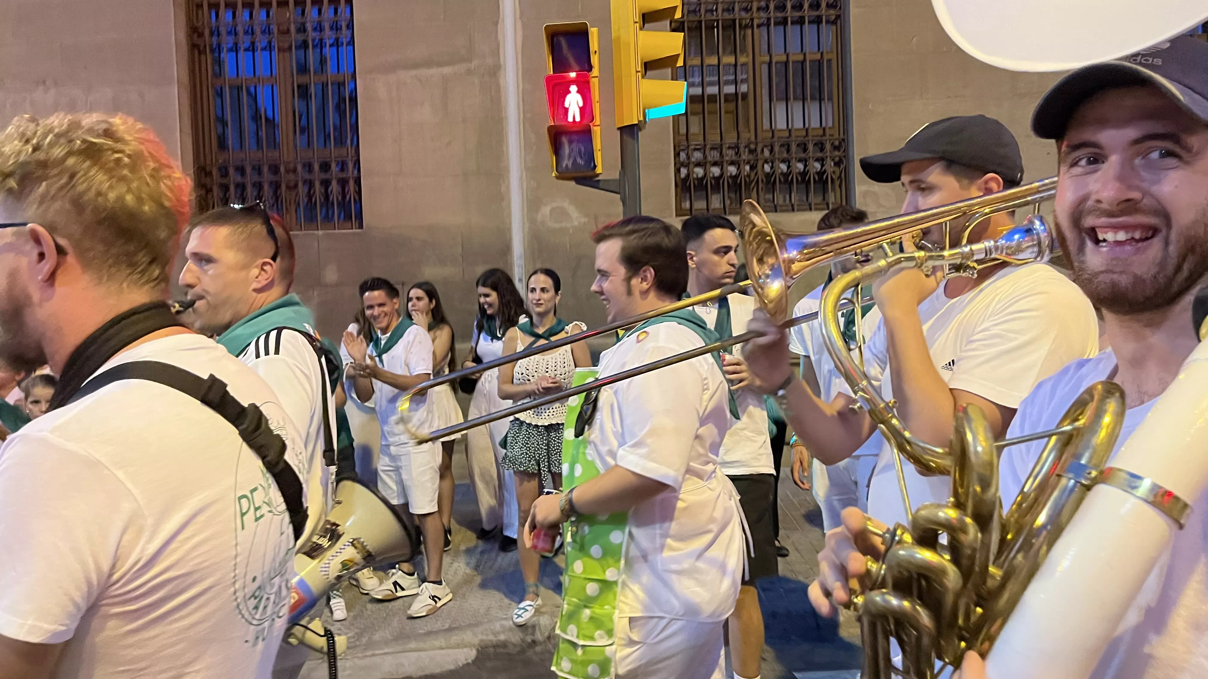 Salida de la plaza de toros en las fiestas de San Lorenzo. Foto: Mercedes Manterola