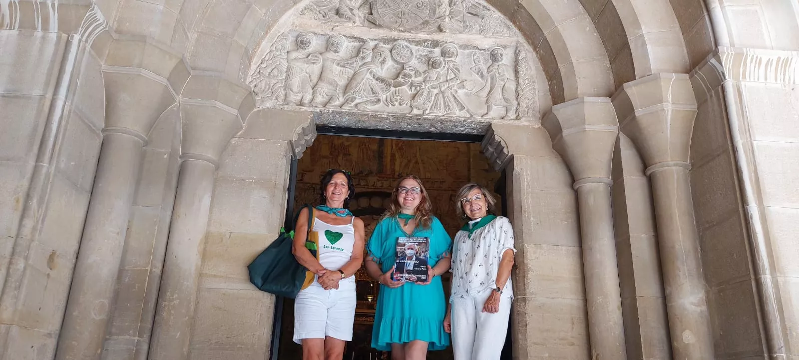 La doctora Ana Mafé con Antonia Buisán y Conchita Puyalto.