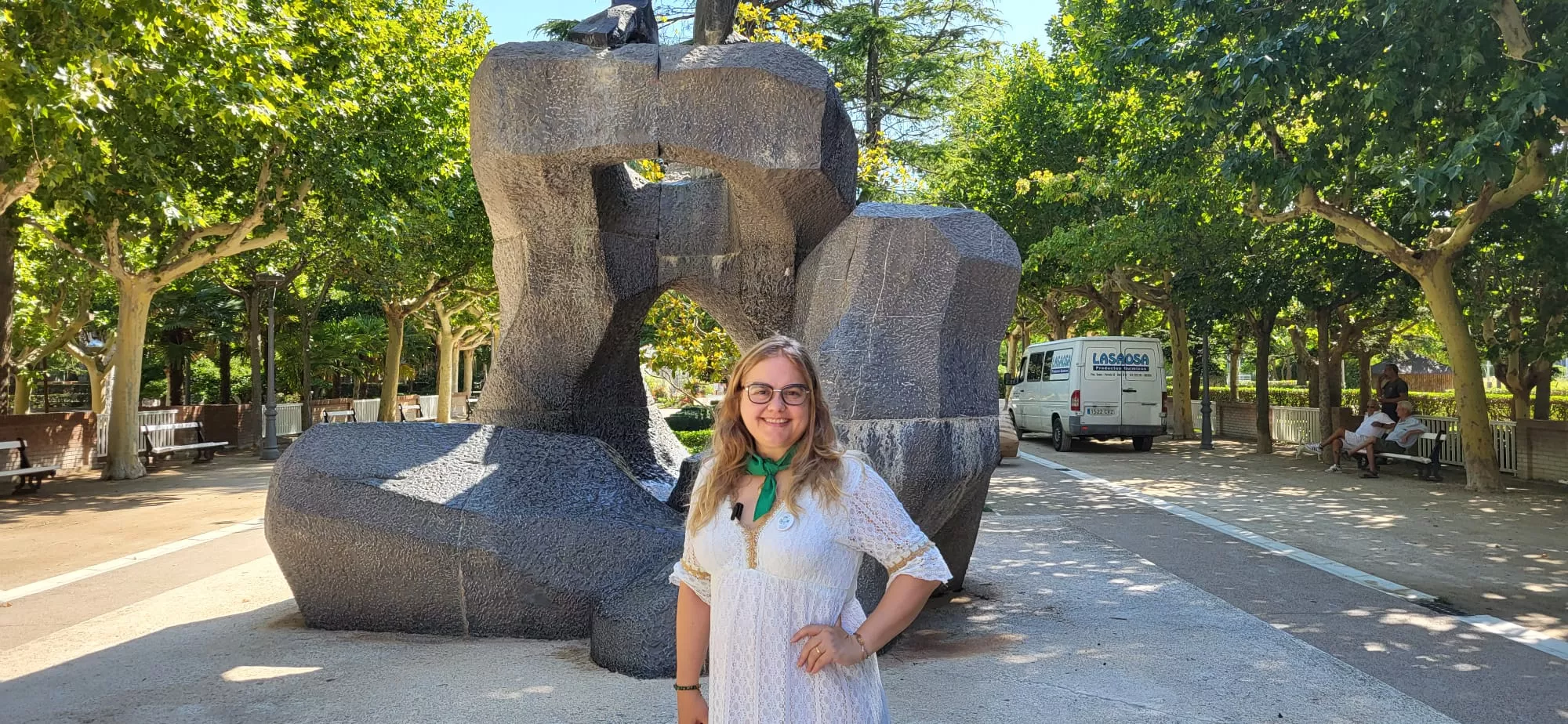 La doctora Ana Mafé con Antonia Buisán y Conchita Puyalto.