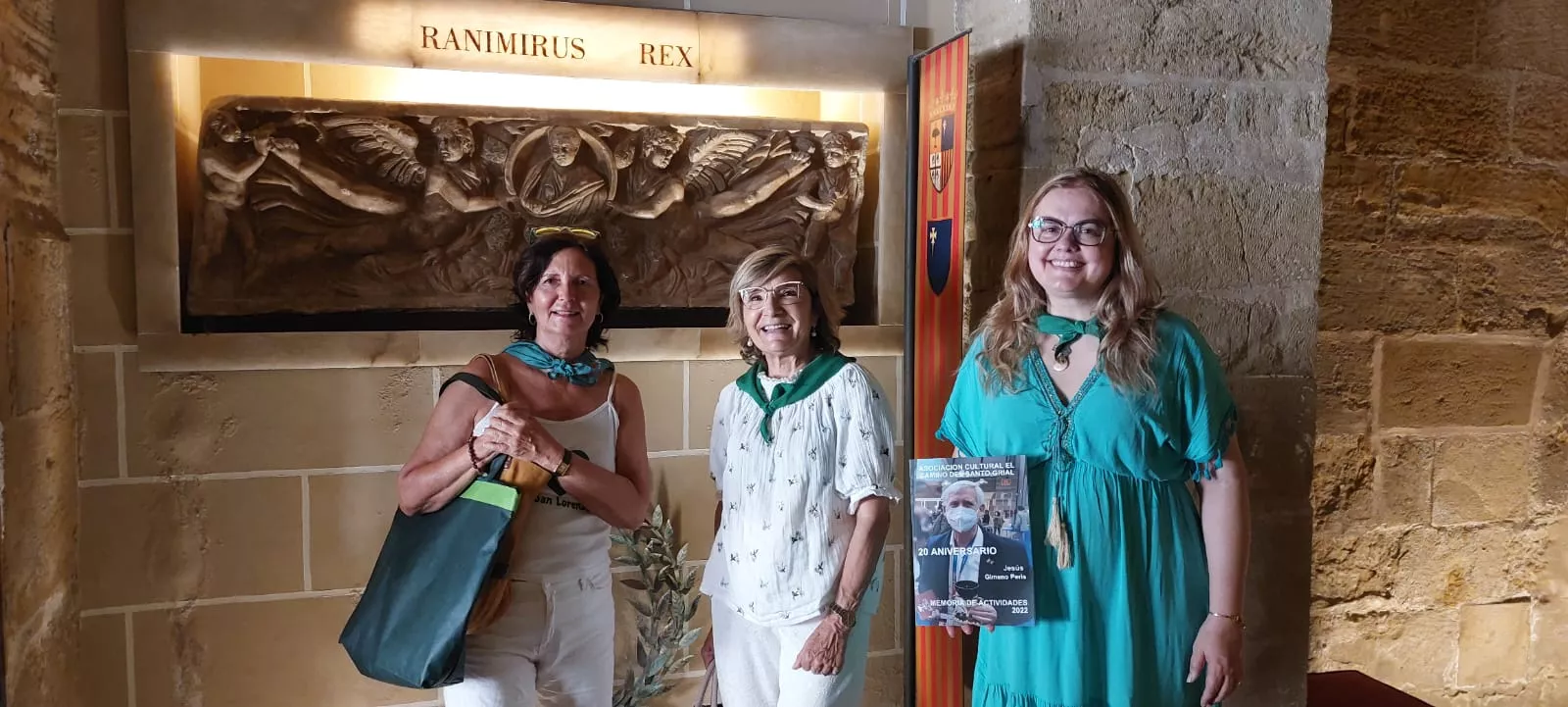 La doctora Ana Mafé con Antonia Buisán y Conchita Puyalto.