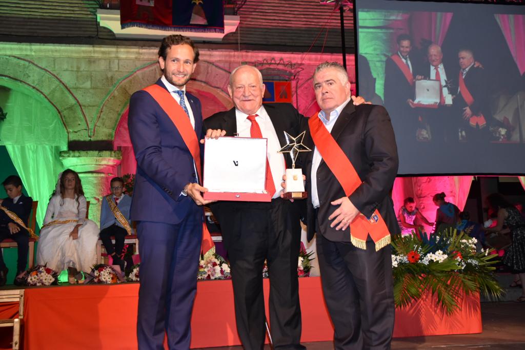 Ángel Mas, pregonero de las fiestas de San Mateo 2022, con Isaac Claver y Javier Villarrubí