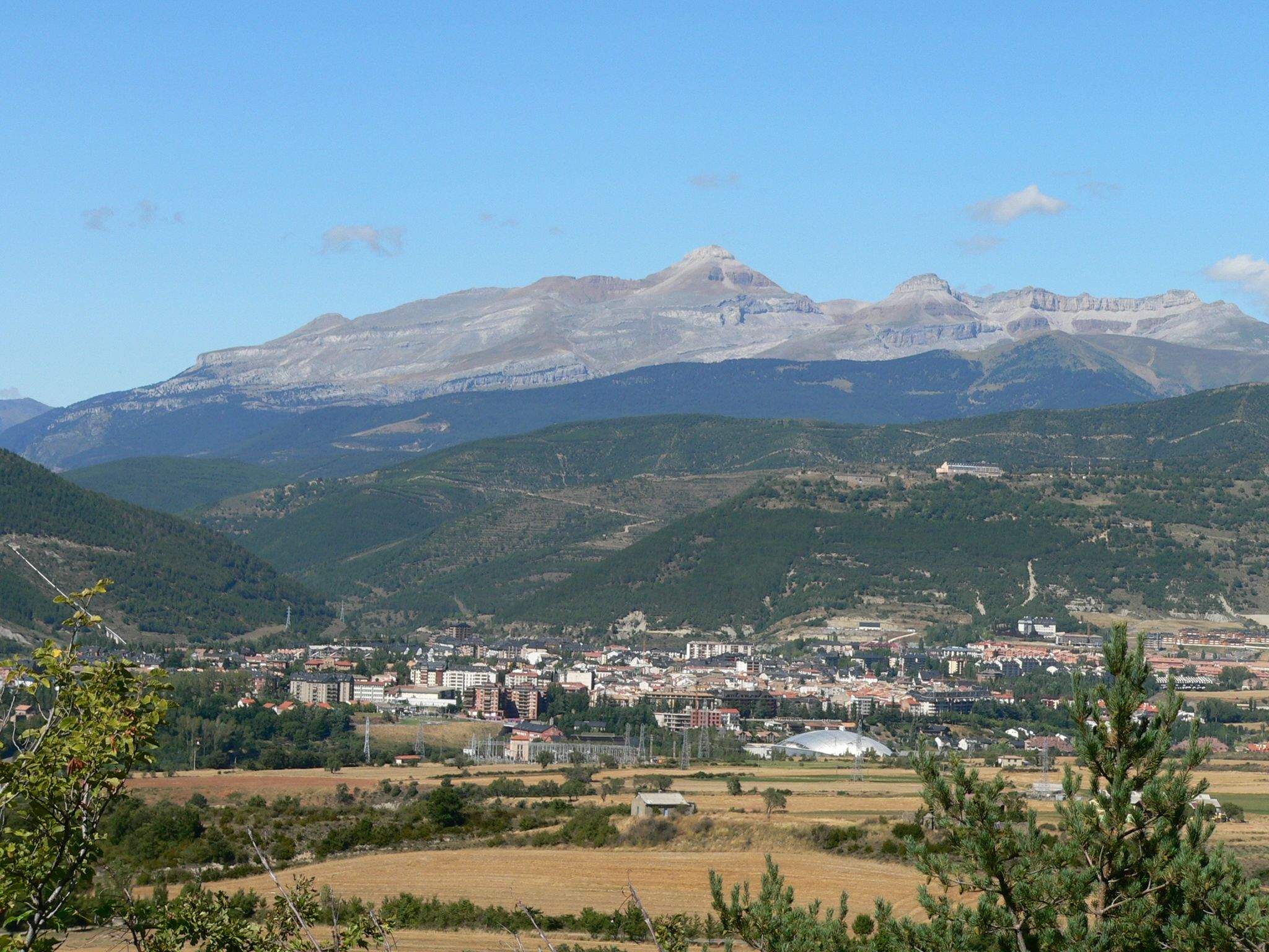 Jaca y Sabiñánigo ya pueden limitar la implantación de parques de energías renovables