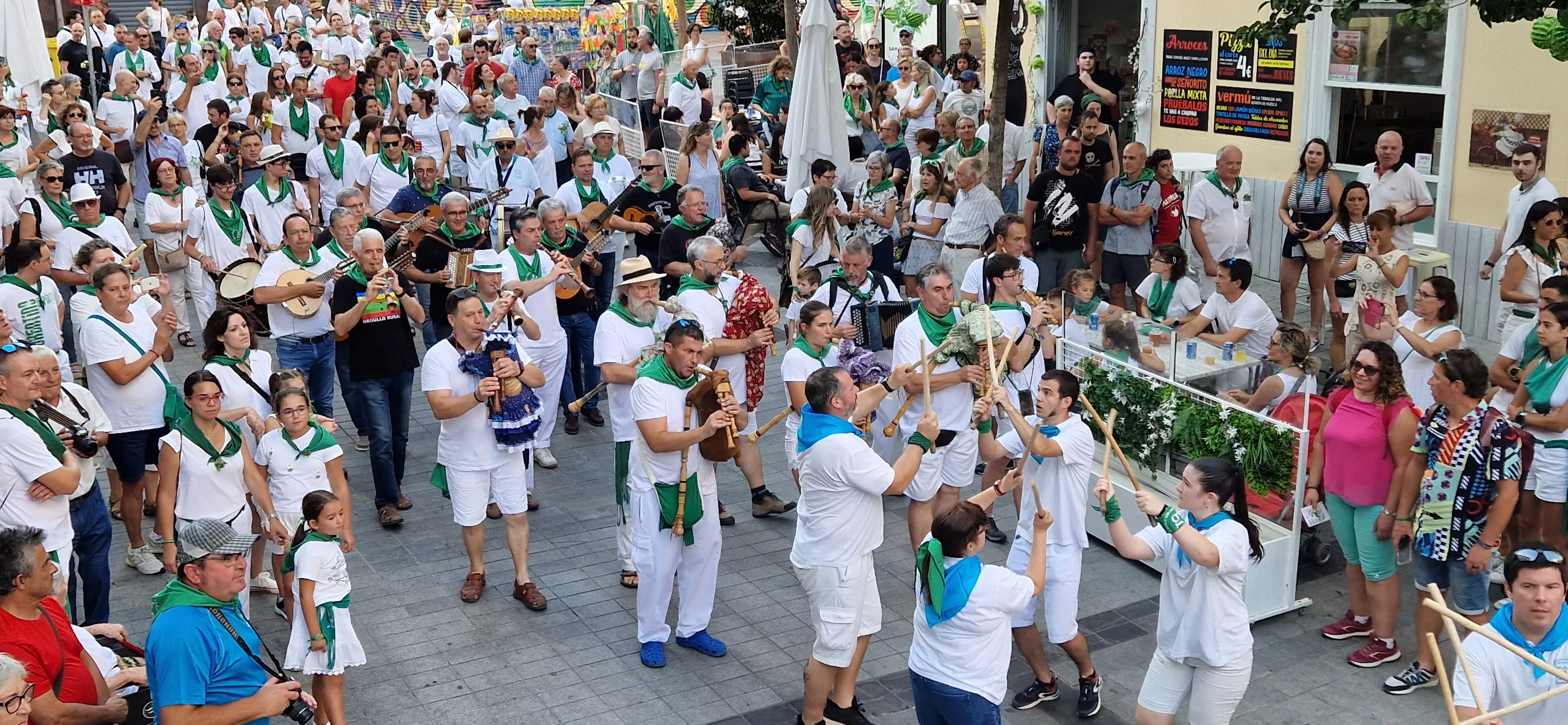 X Trobada de Gaiteros de Aragón y XXV aniversario de Gaiters de Tierra Plana. Foto Myriam Martínez X Trobada de Gaiteros de Aragón y XXV aniversario de Gaiters de Tierra Plana. Foto Myriam Martínez
