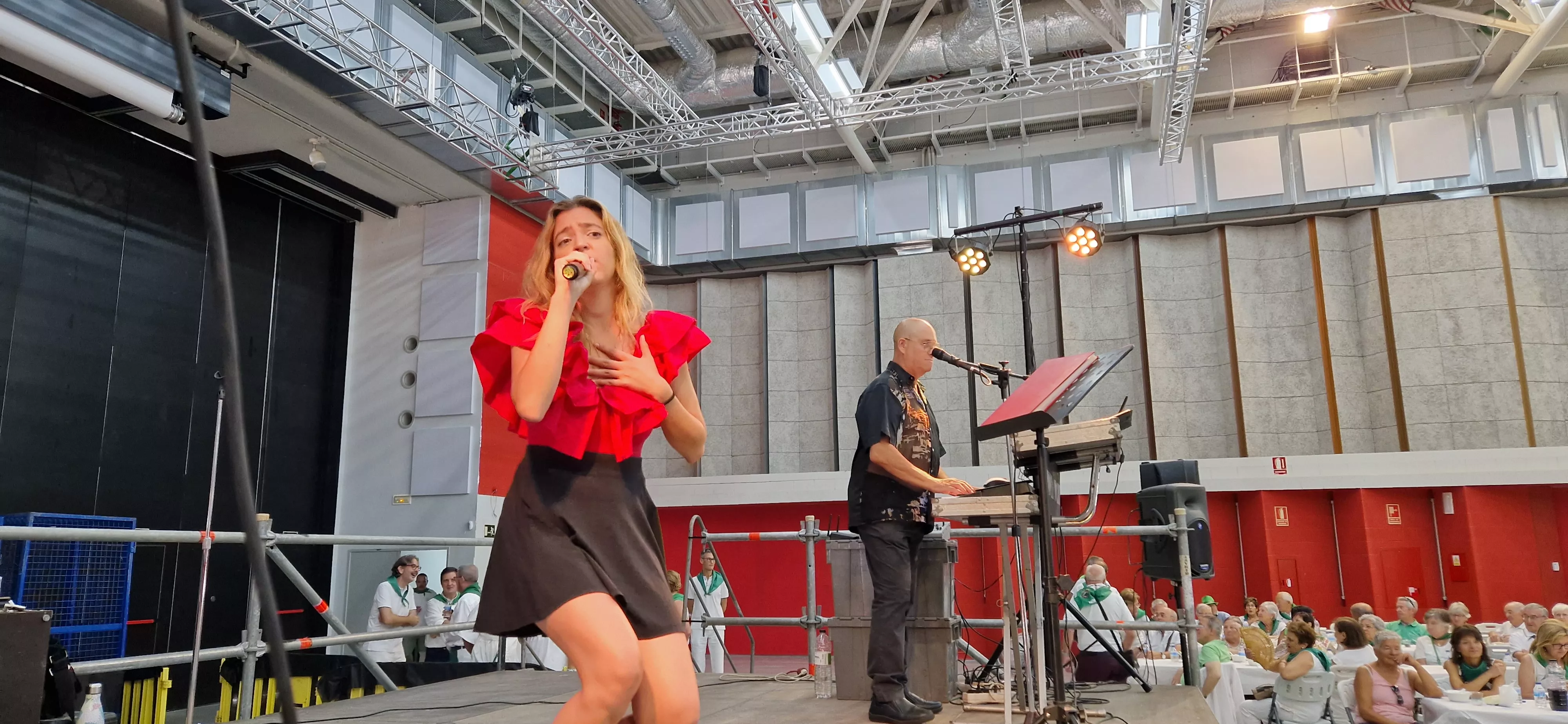 Fiesta homenaje a las personas mayores. Foto Myriam Martínez 