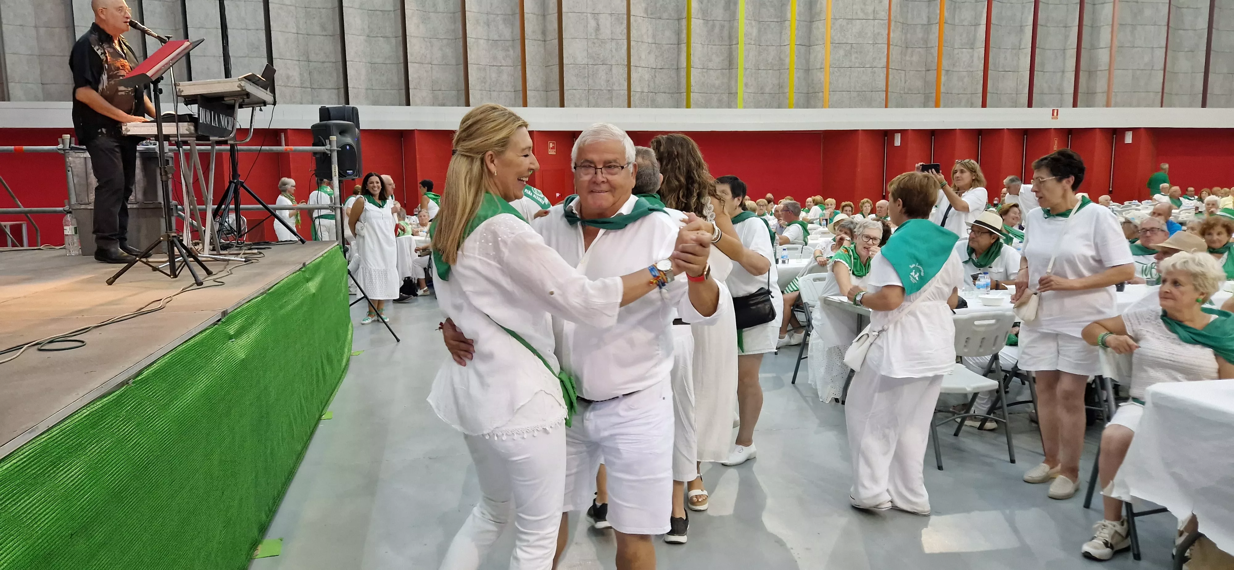 Fiesta homenaje a las personas mayores. Foto Myriam Martínez 