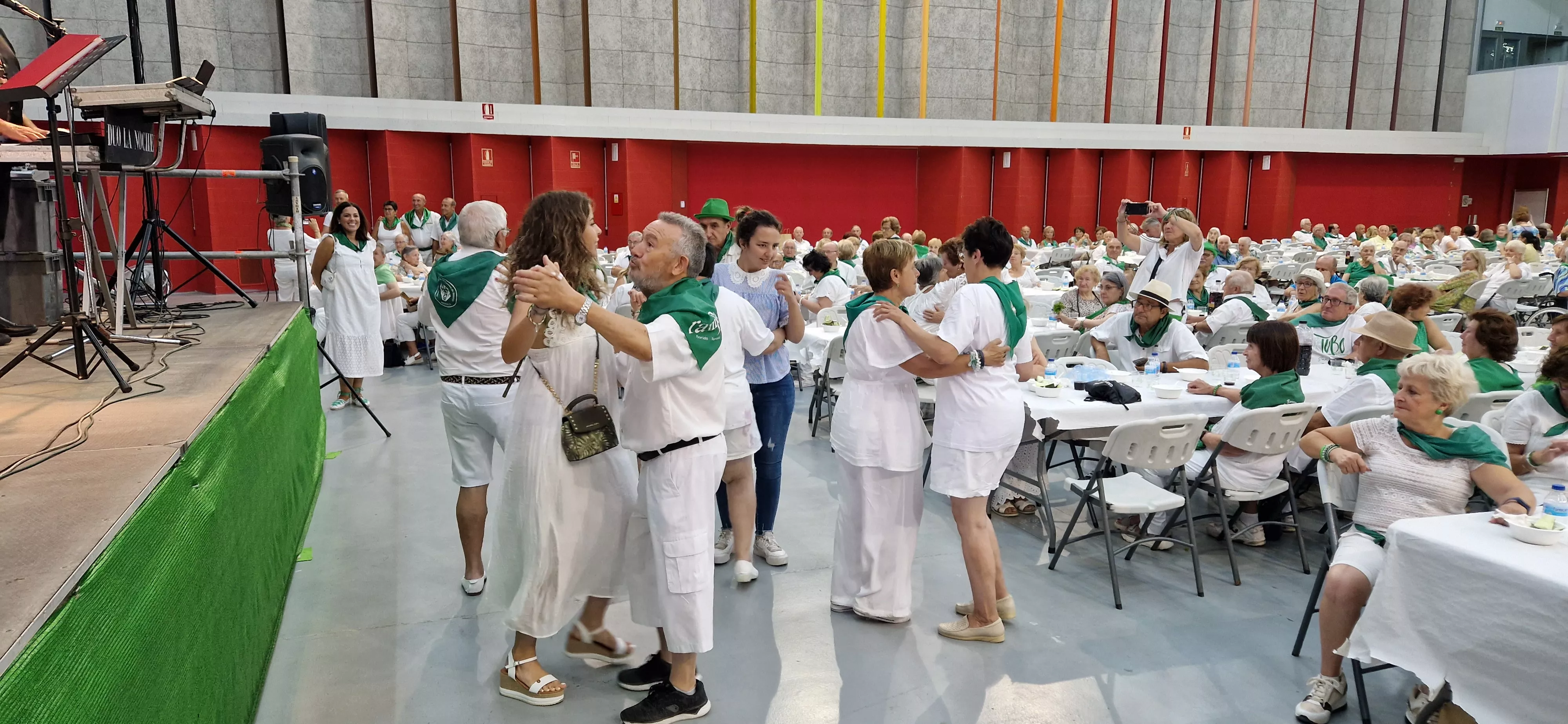 Fiesta homenaje a las personas mayores. Foto Myriam Martínez 