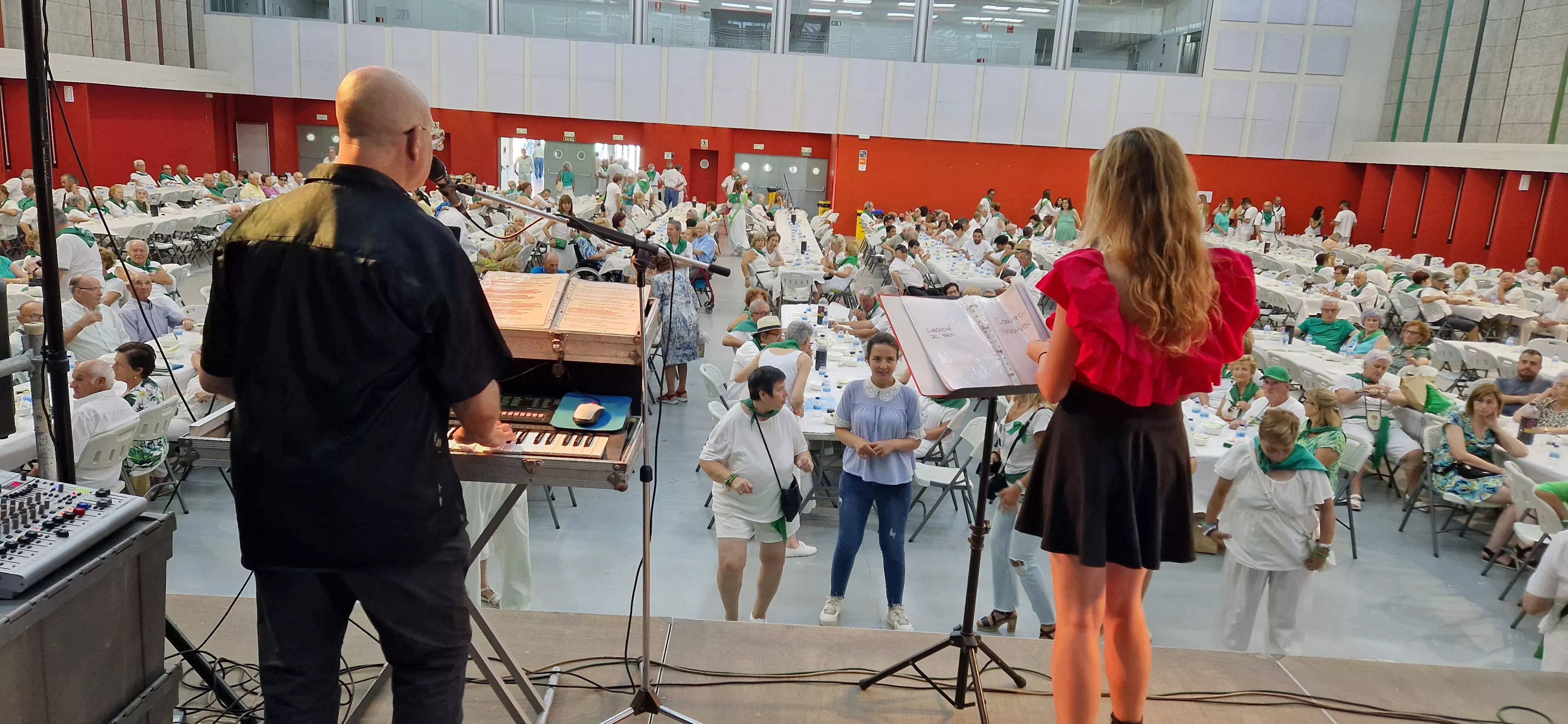 Fiesta homenaje a las personas mayores. Foto Myriam Martínez 