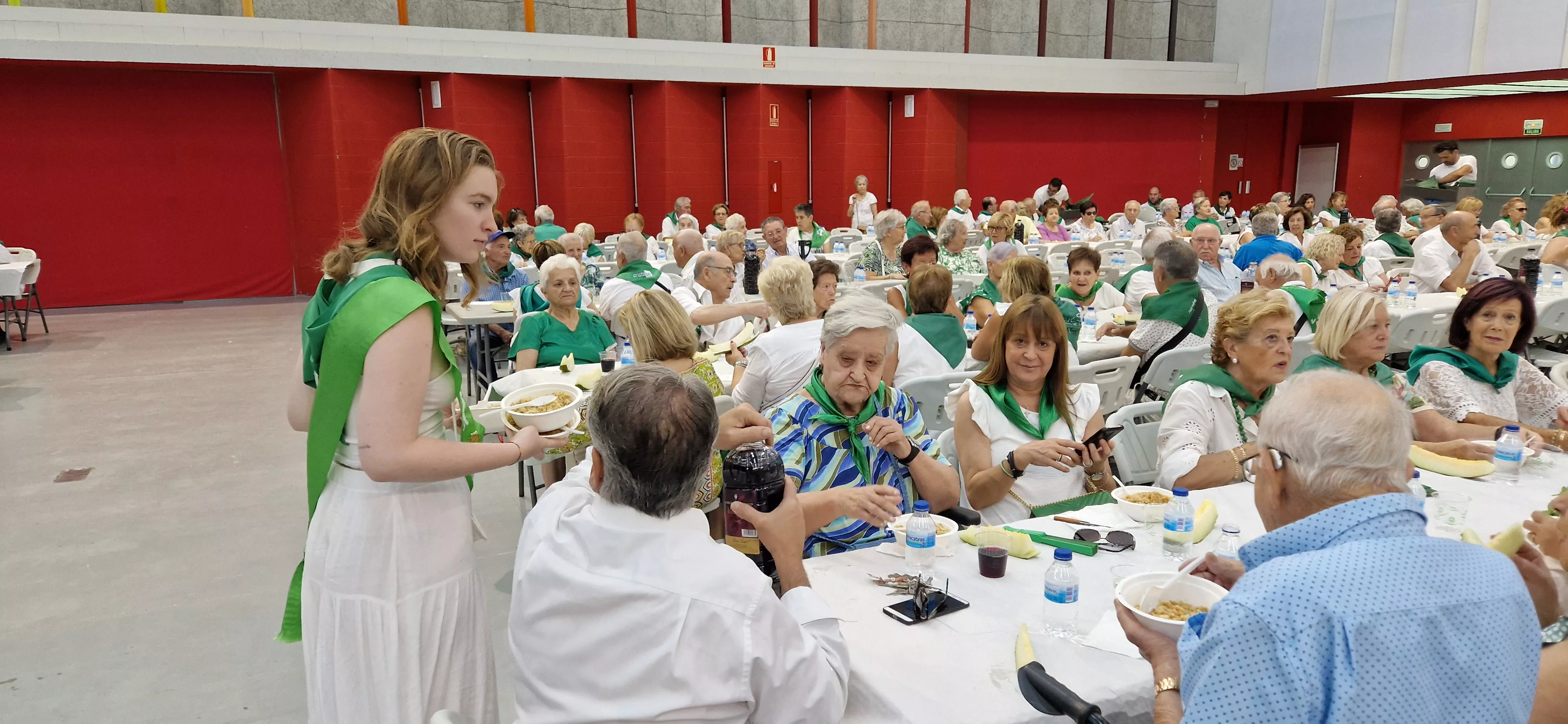 Fiesta homenaje a las personas mayores. Foto Myriam Martínez 