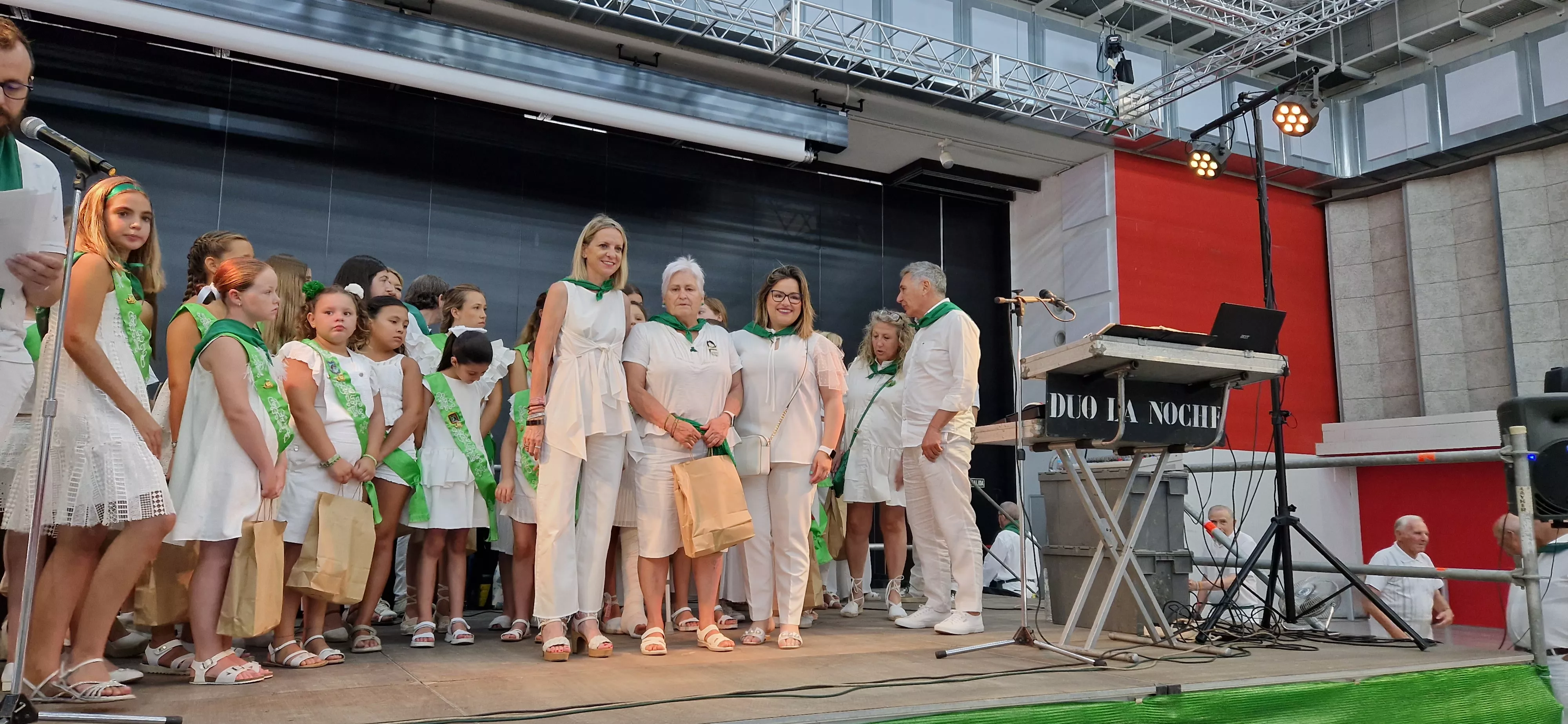 Fiesta homenaje a las personas mayores. Foto Myriam Martínez 