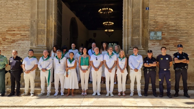 Minuto de silencio de la corporación y las fuerzas de seguridad. Foto Myriam Martínez Minuto de silencio de la corporación y las fuerzas de seguridad. Foto Myriam Martínez