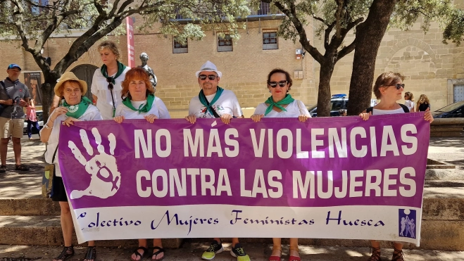 Colectivos feministas y otros ciudadanos. Foto Myriam Martínez