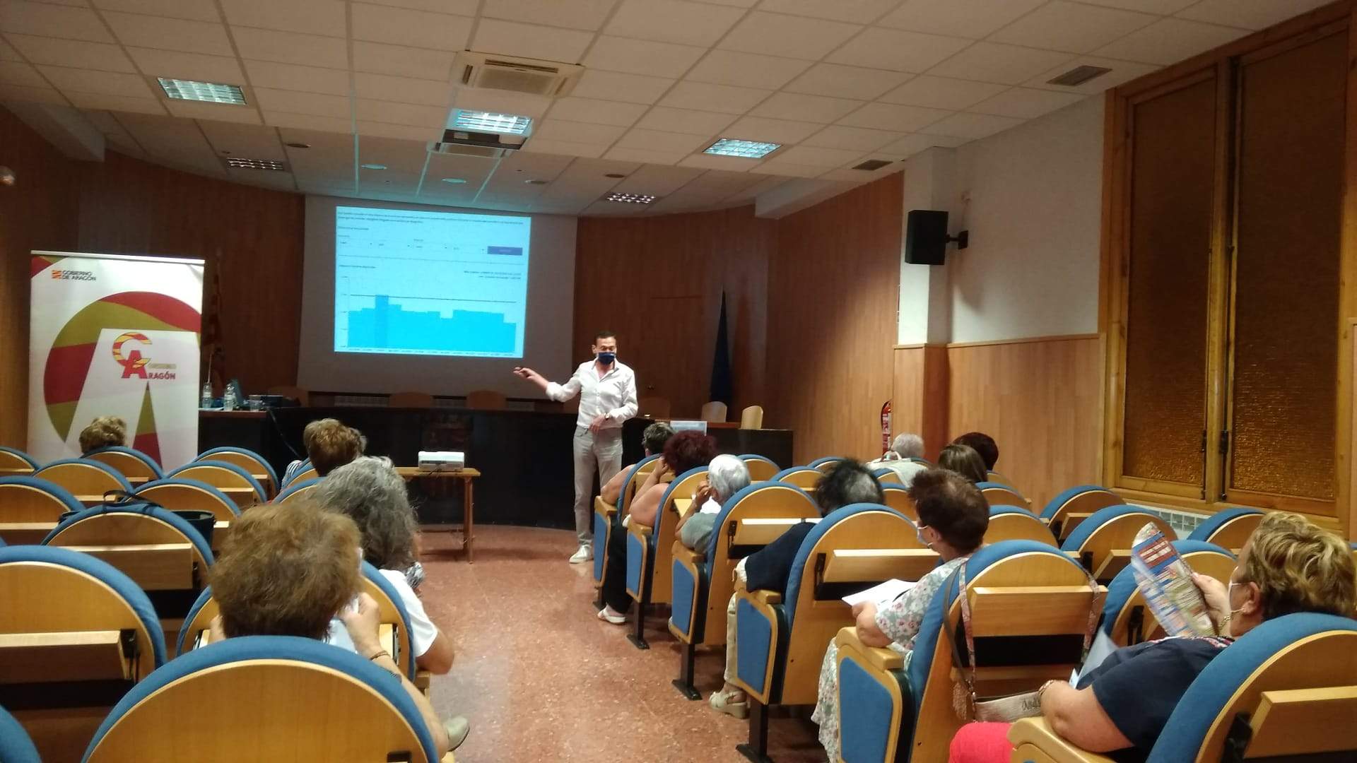 Las charlas están dirigidas a todos los sectores de la población, especialmente a las personas más vulnerables.