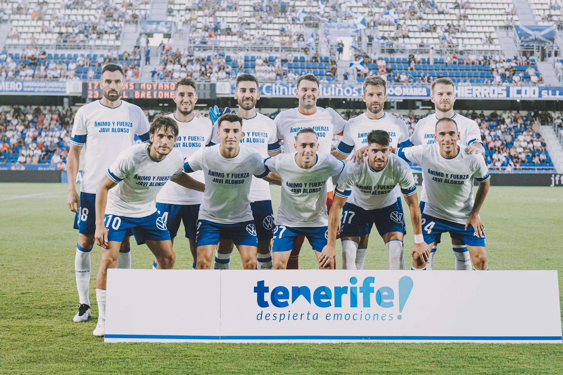 Once del Tenerife ante el Oviedo, en la jornada 1 de la Liga Hypermotion.