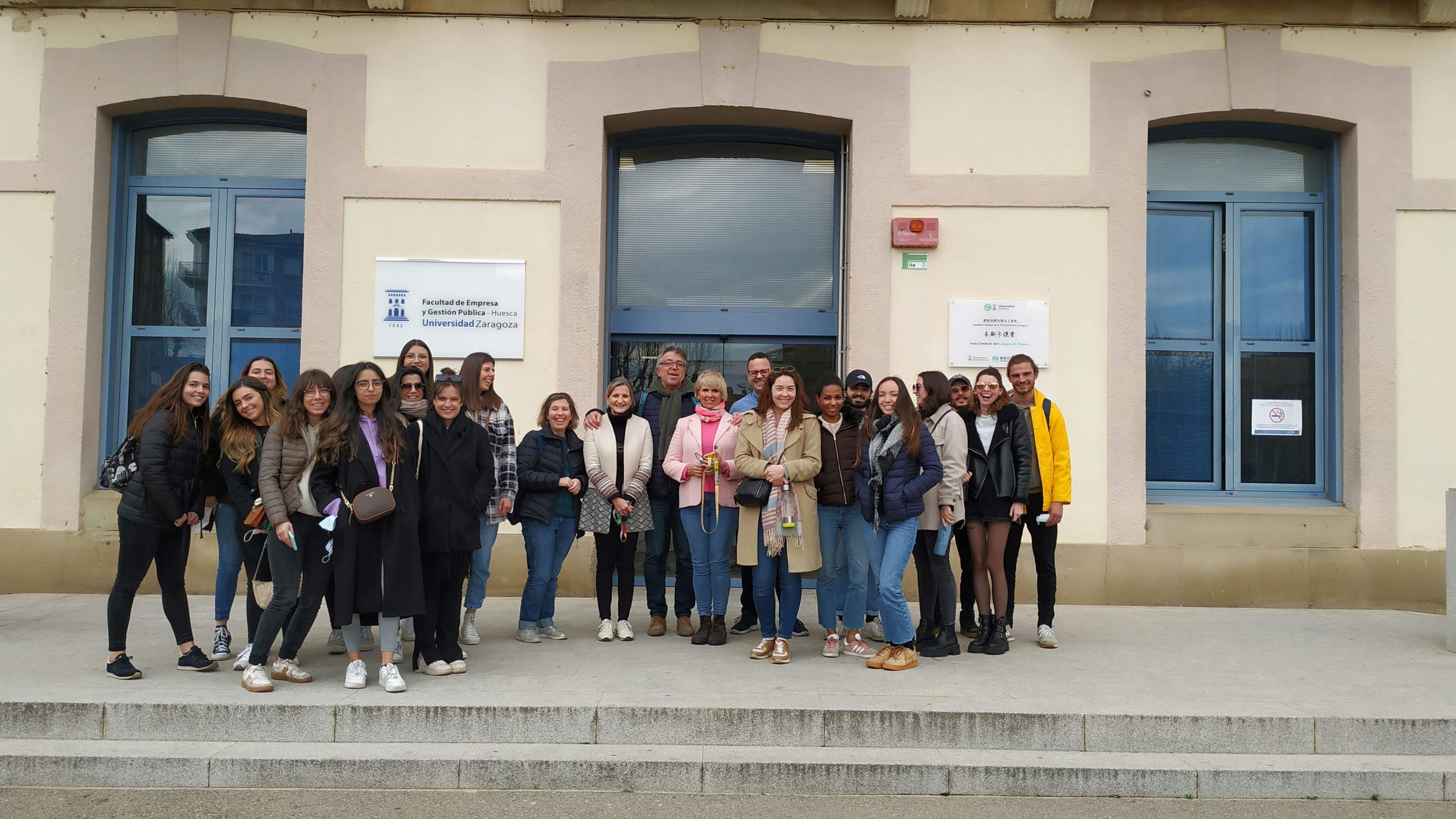 Estudiantes franceses en el Campus de Huesca.