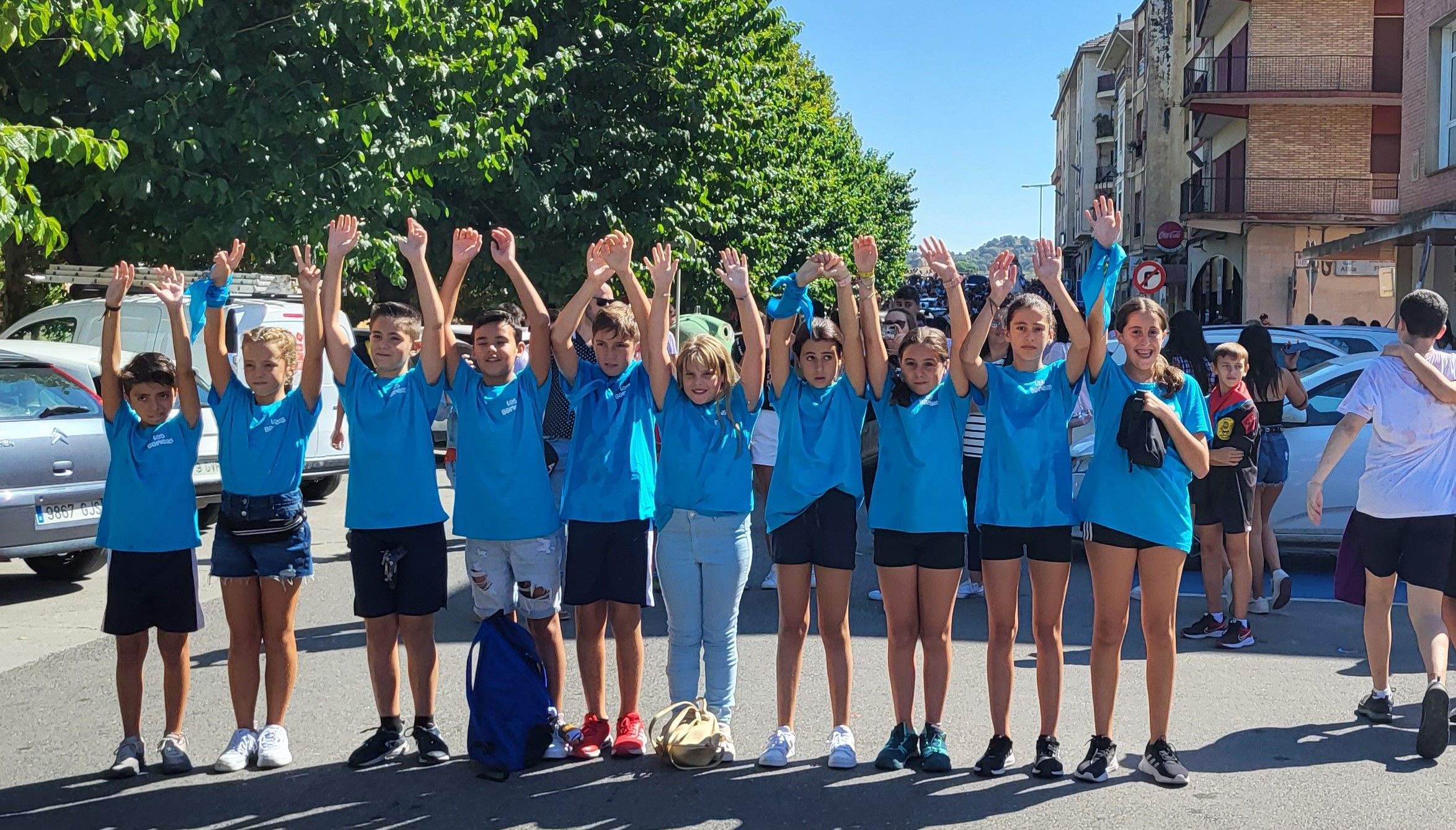 El pasacalles extiende la fiesta por Monzón. Foto: Mercedes Manterola