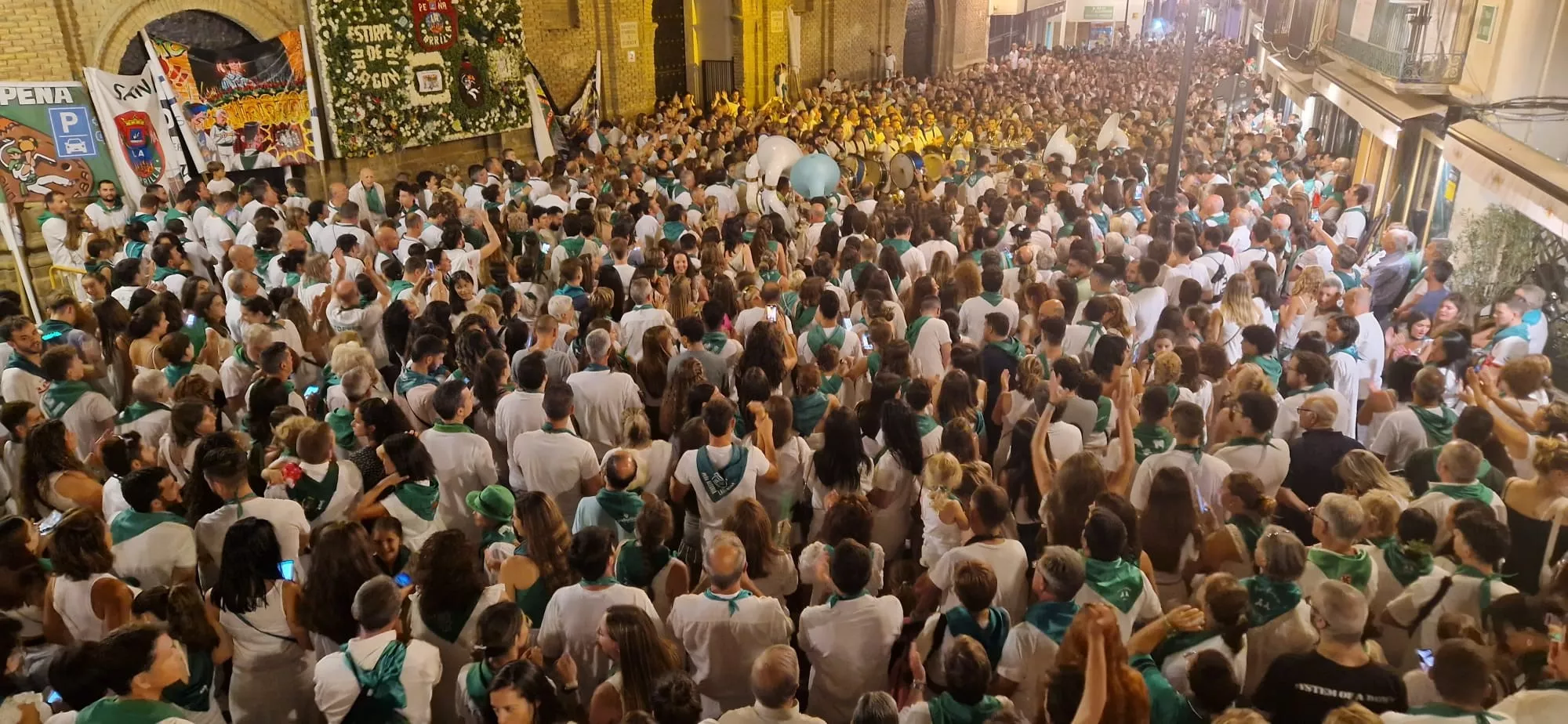 La plaza de San Lorenzo, a reventar antes de la Despedida al Santo