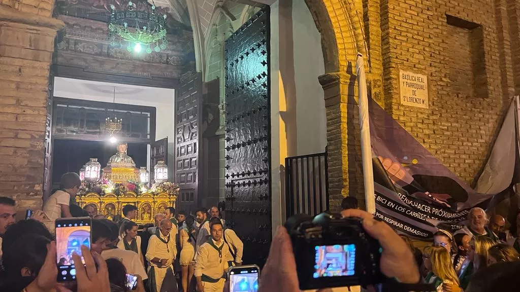 Despedida al Santo en la plaza de San Lorenzo