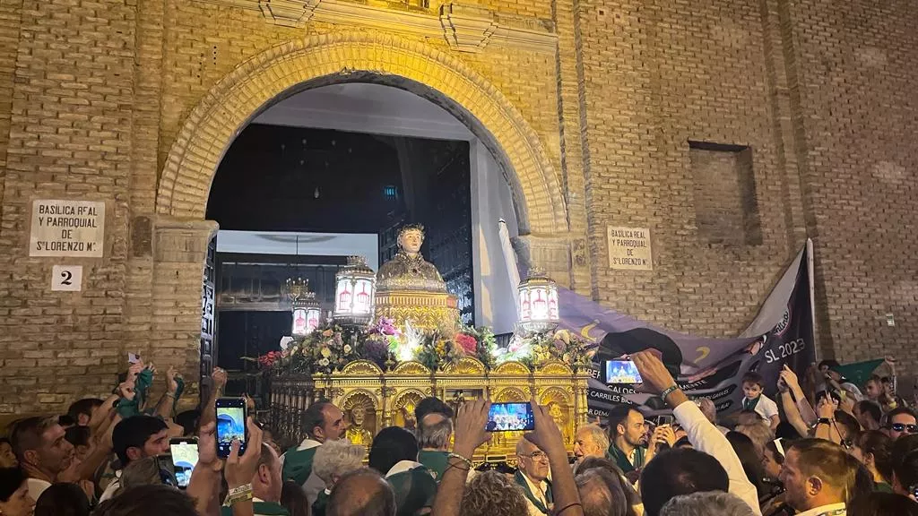 Despedida al Santo en la plaza de San Lorenzo