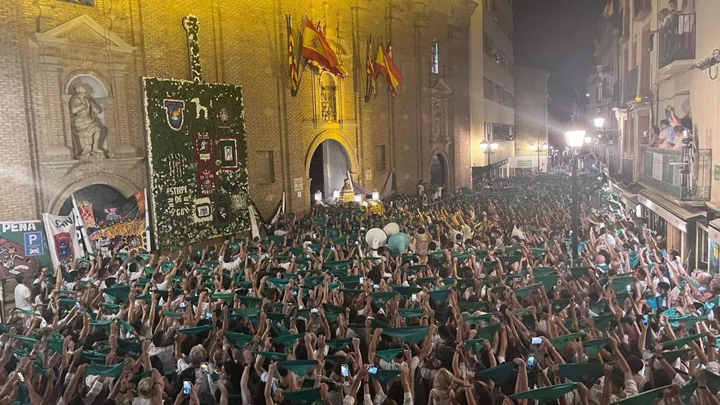 Despedida al Santo en la plaza de San Lorenzo