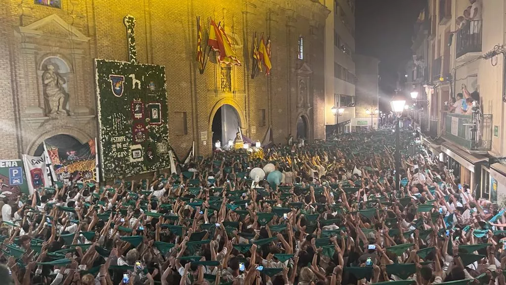 Despedida al Santo en la plaza de San Lorenzo