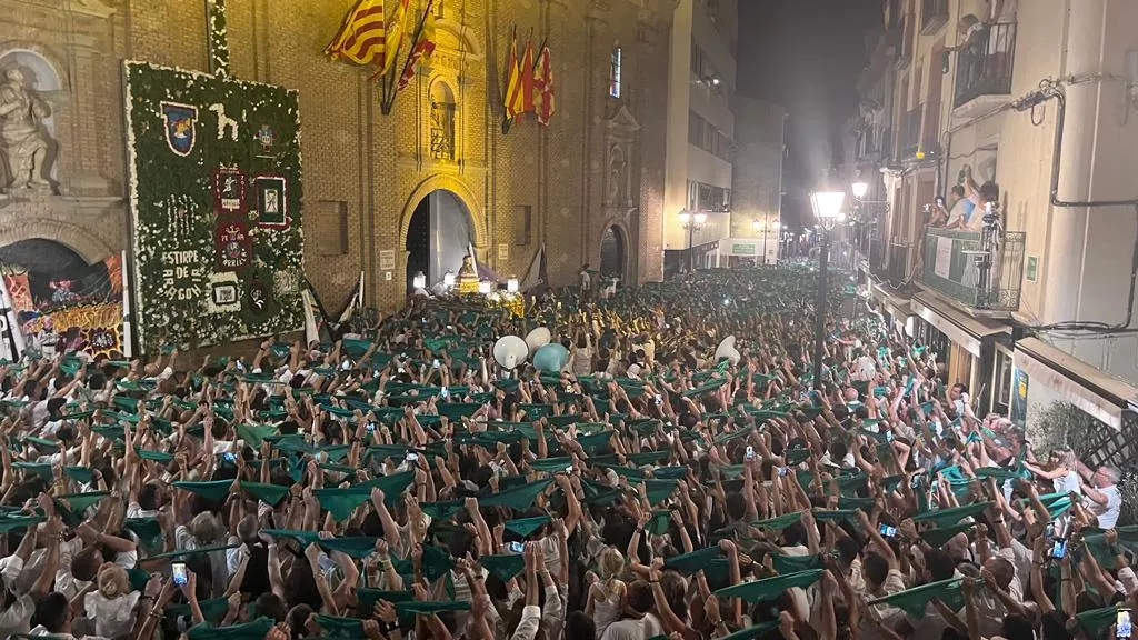 Despedida al Santo en la plaza de San Lorenzo