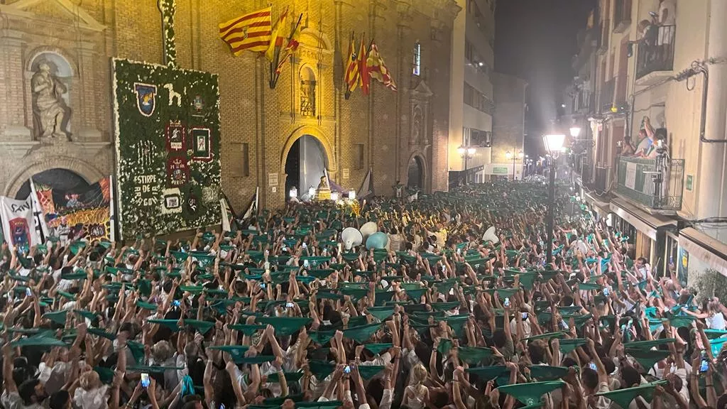 Despedida al Santo en la plaza de San Lorenzo