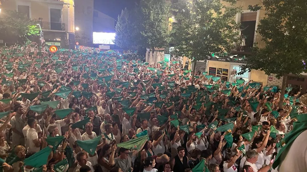 Despedida al Santo en la plaza de San Lorenzo