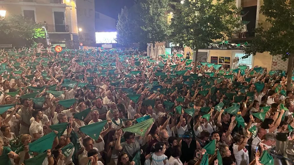 Despedida al Santo en la plaza de San Lorenzo