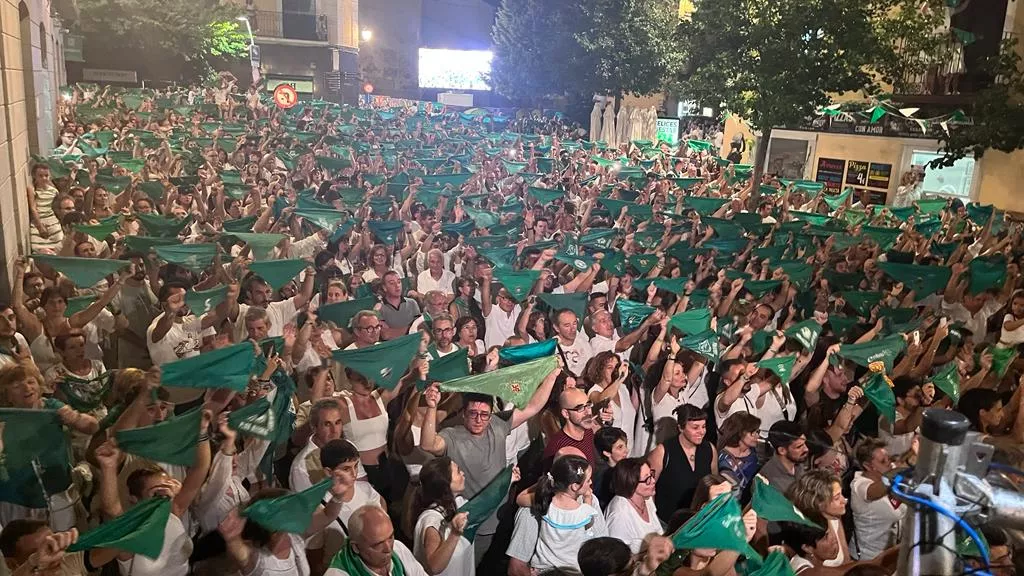 Despedida al Santo en la plaza de San Lorenzo