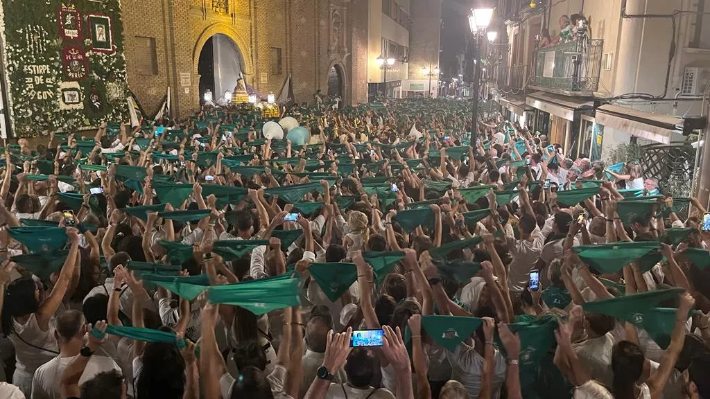 Despedida al Santo en la plaza de San Lorenzo