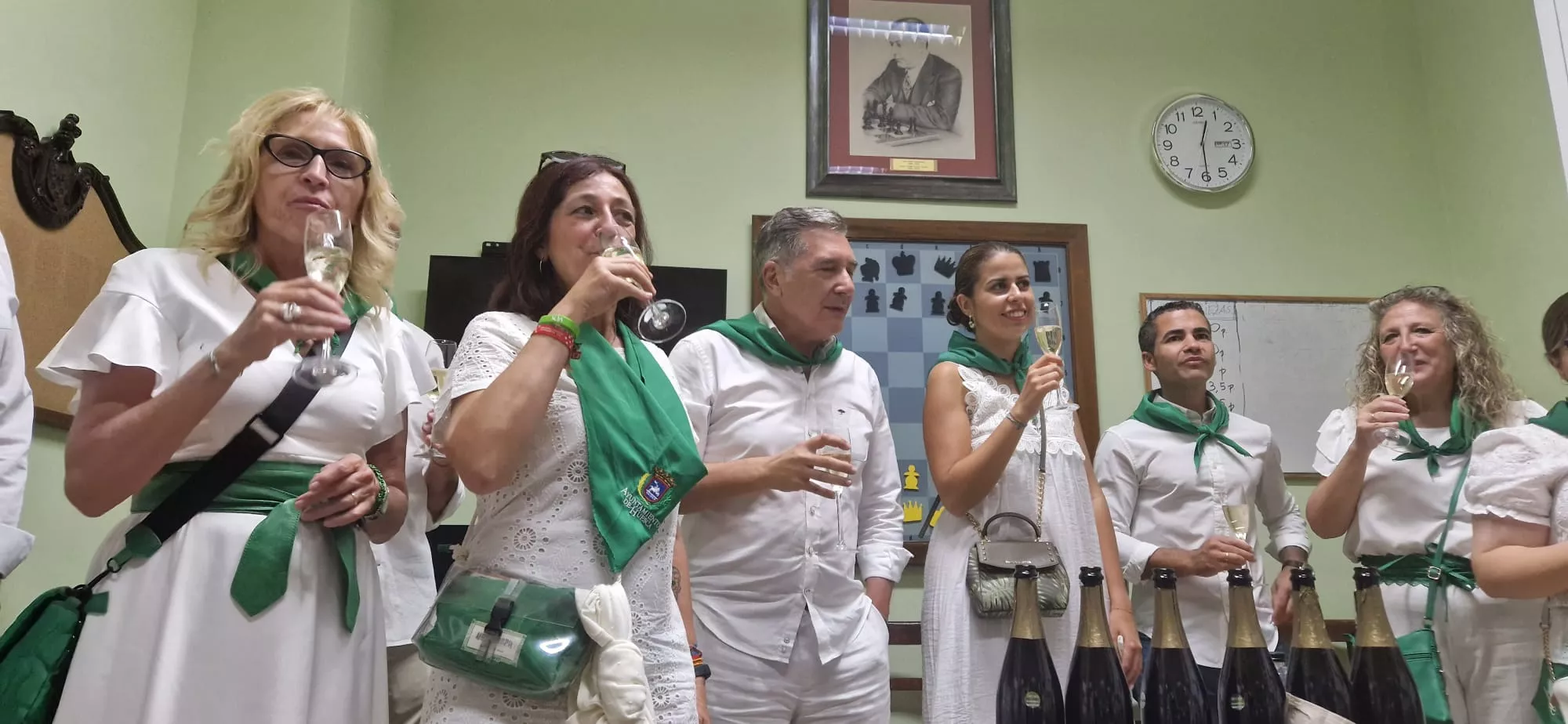 Brindis posterior a la Traca Final de Fiestas. Foto Myriam Martínez