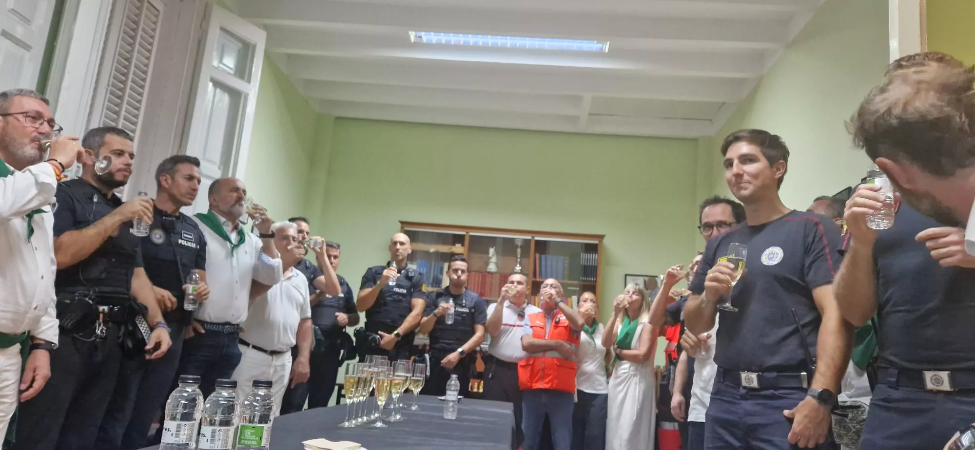 Brindis posterior a la Traca Final de Fiestas. Foto Myriam Martínez