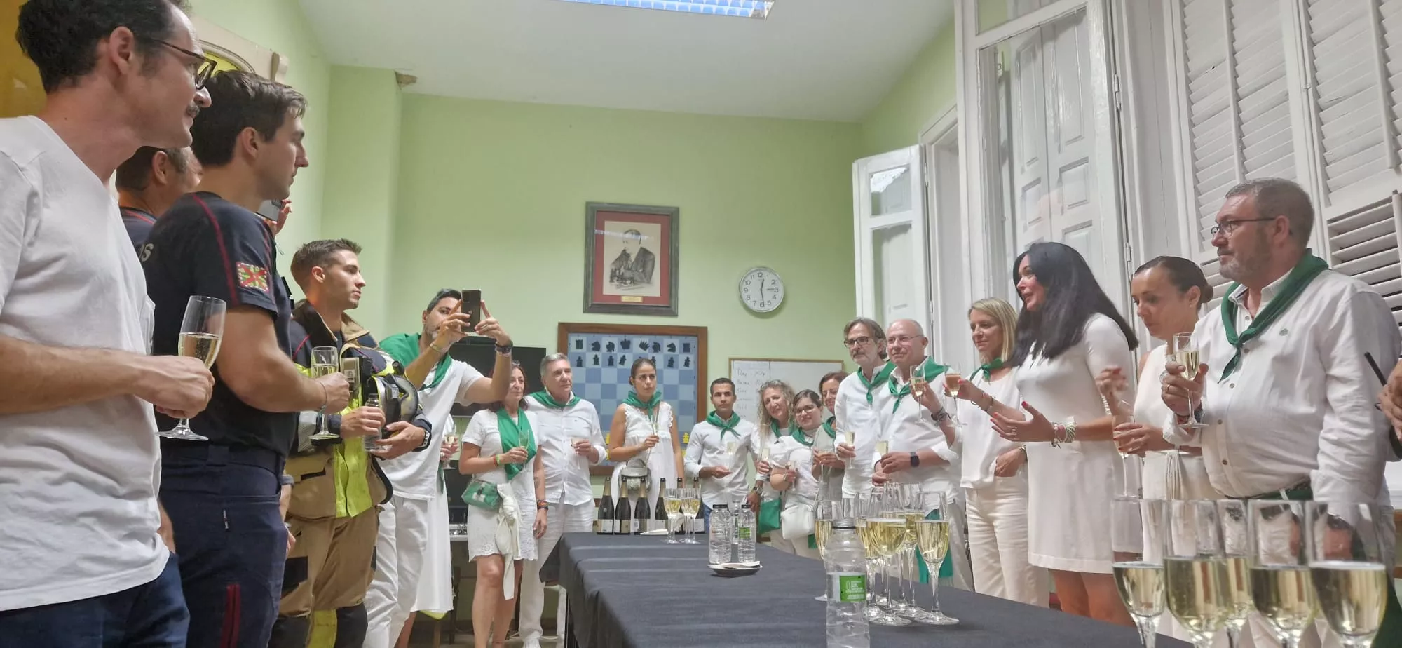 Brindis posterior a la Traca Final de Fiestas. Foto Myriam Martínez