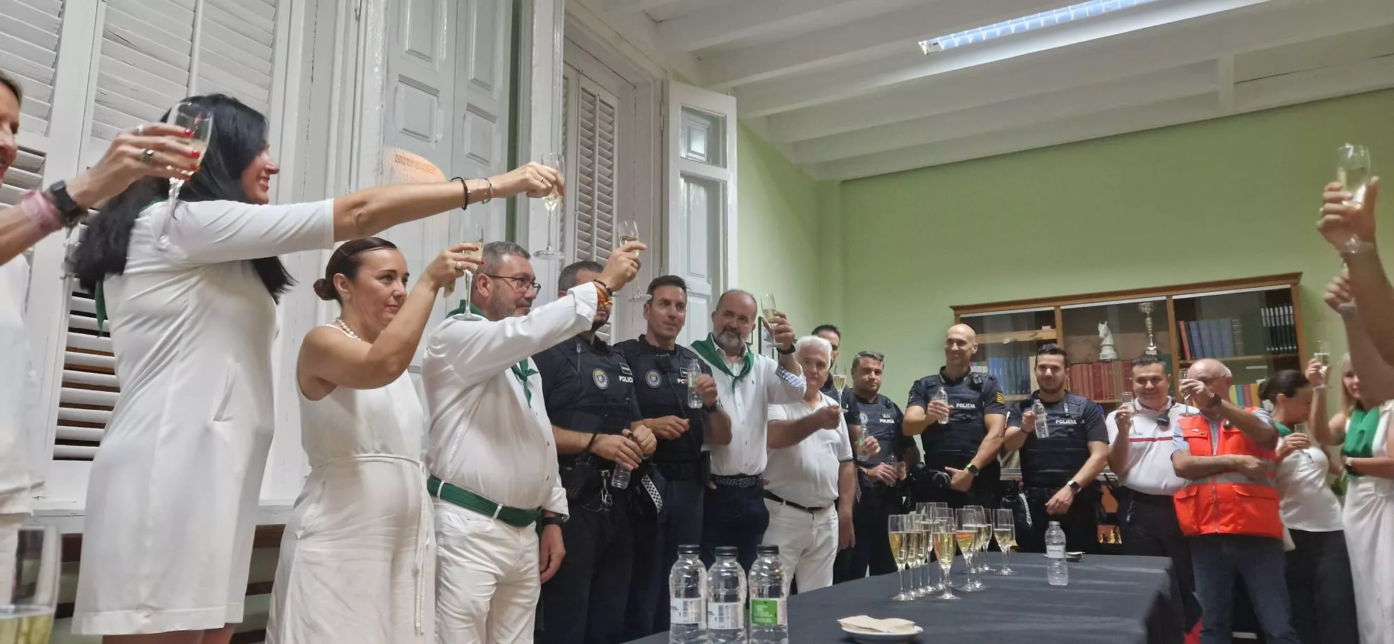 Brindis posterior a la Traca Final de Fiestas. Foto Myriam Martínez