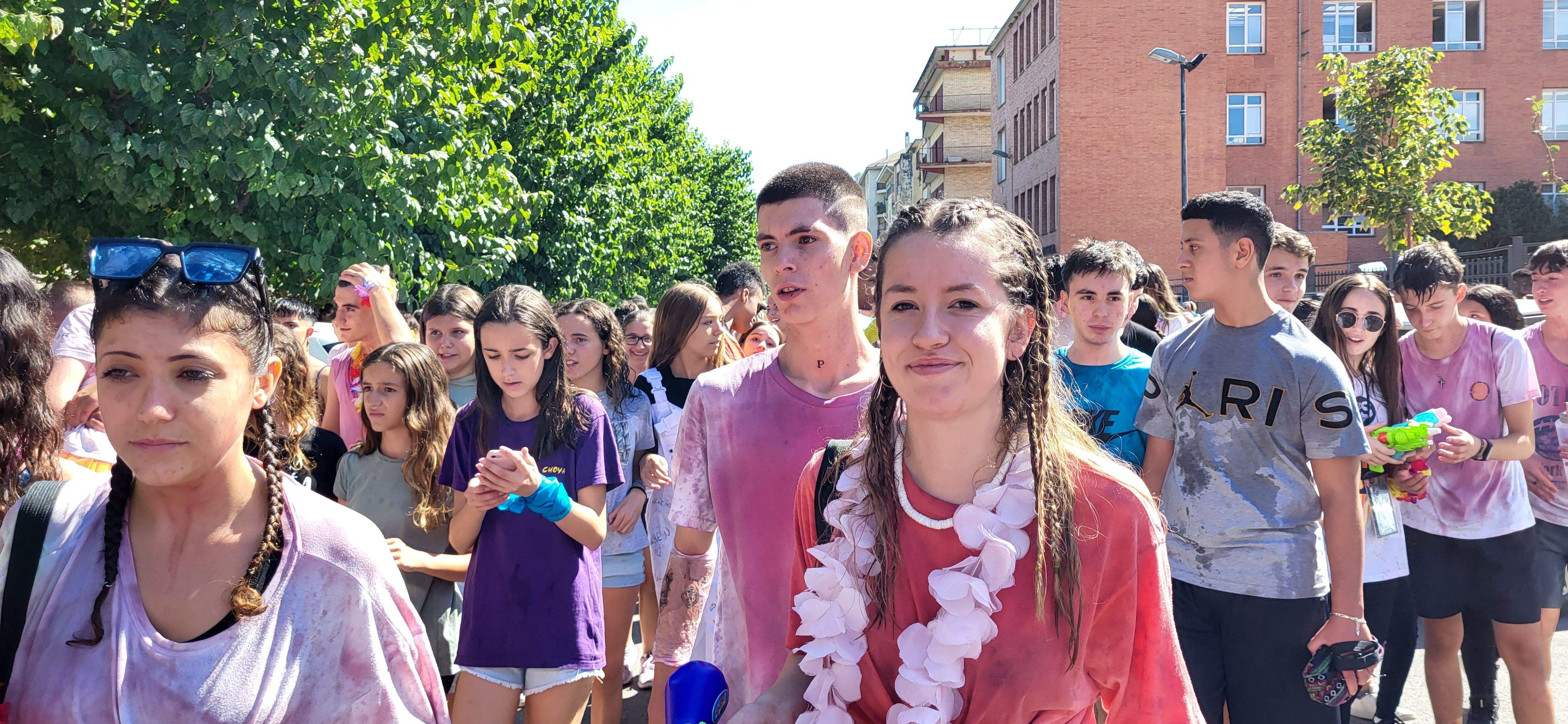 El pasacalles extiende la fiesta por Monzón. Foto: Mercedes Manterola