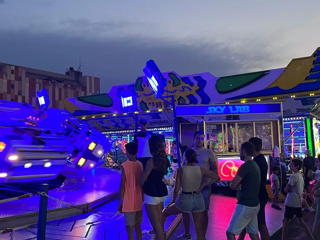 El recinto ferial en el último día para disfrutar de las atracciones. Foto: Mercedes Manterola