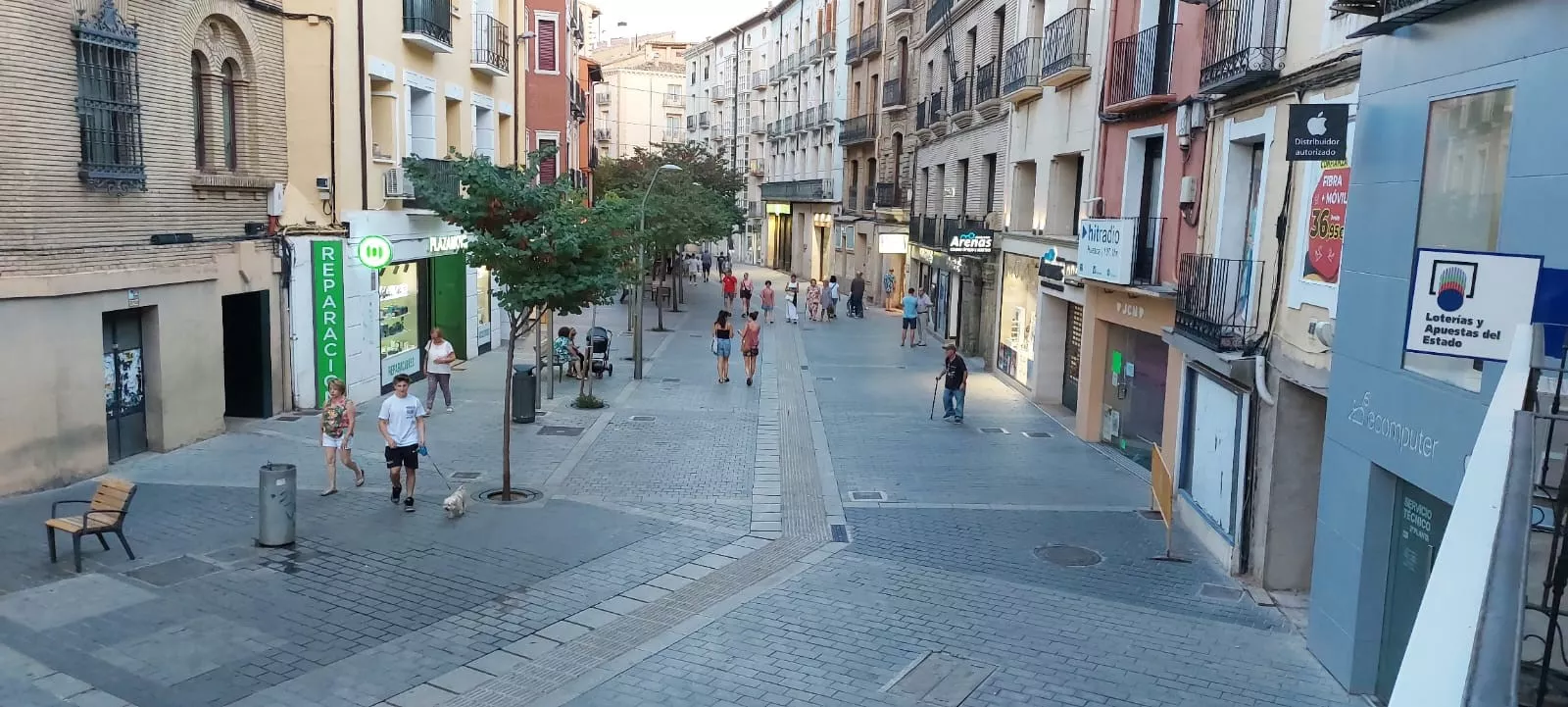 Coso Alto, una de las calles comerciales de Huesca.