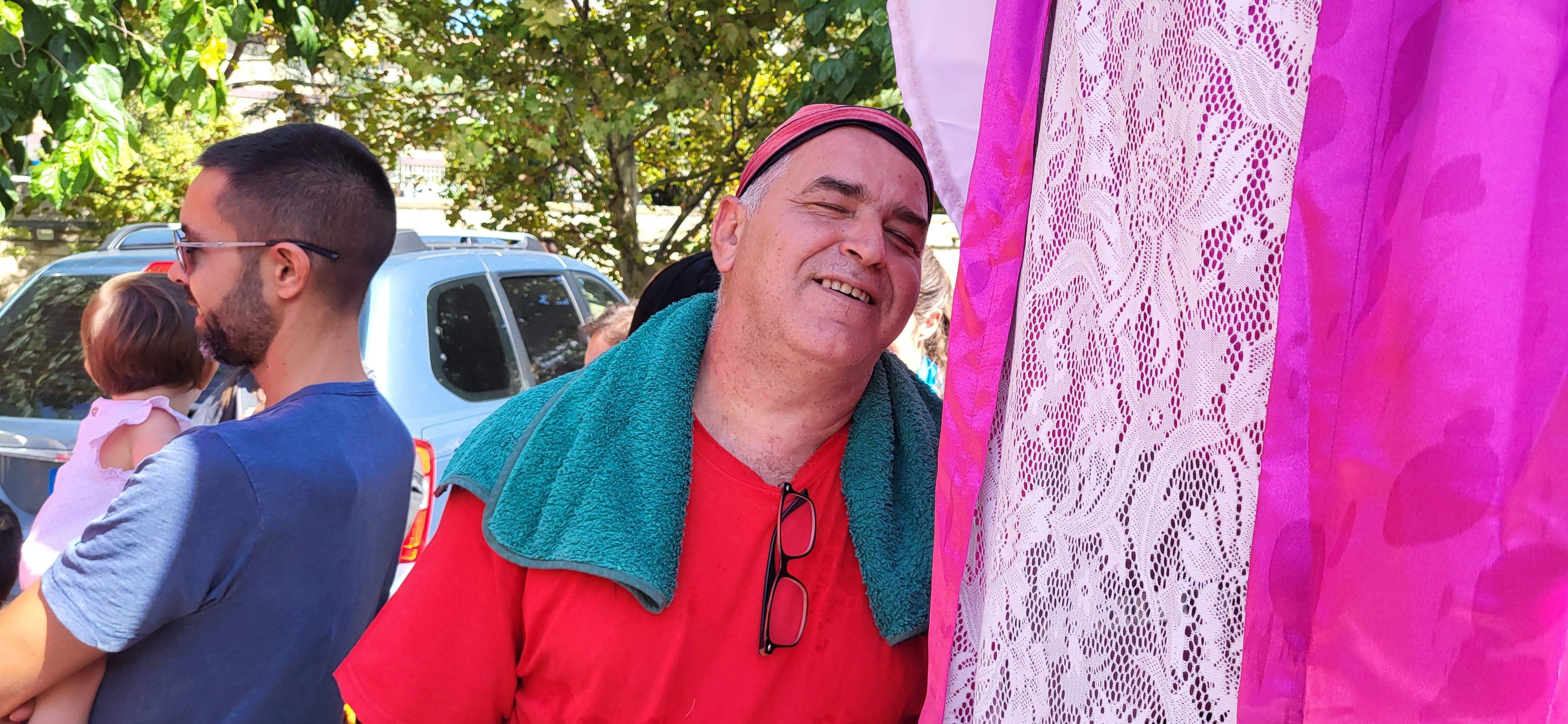 El pasacalles extiende la fiesta por Monzón. Foto: Mercedes Manterola