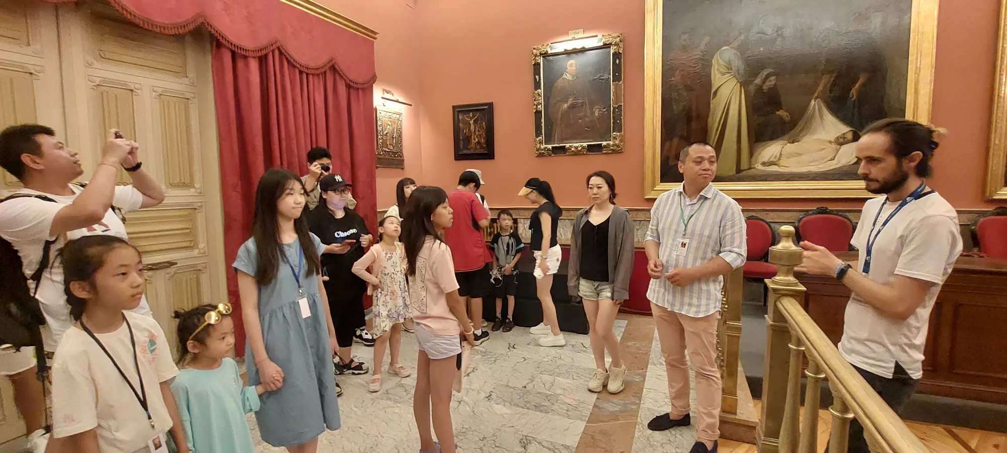 Visita de los participantes en el World Music Connection Festival a Huesca