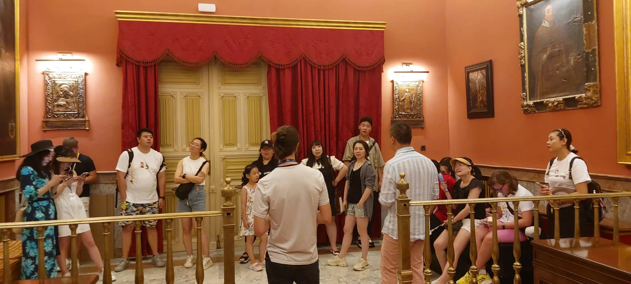 Visita de los participantes en el World Music Connection Festival a Huesca