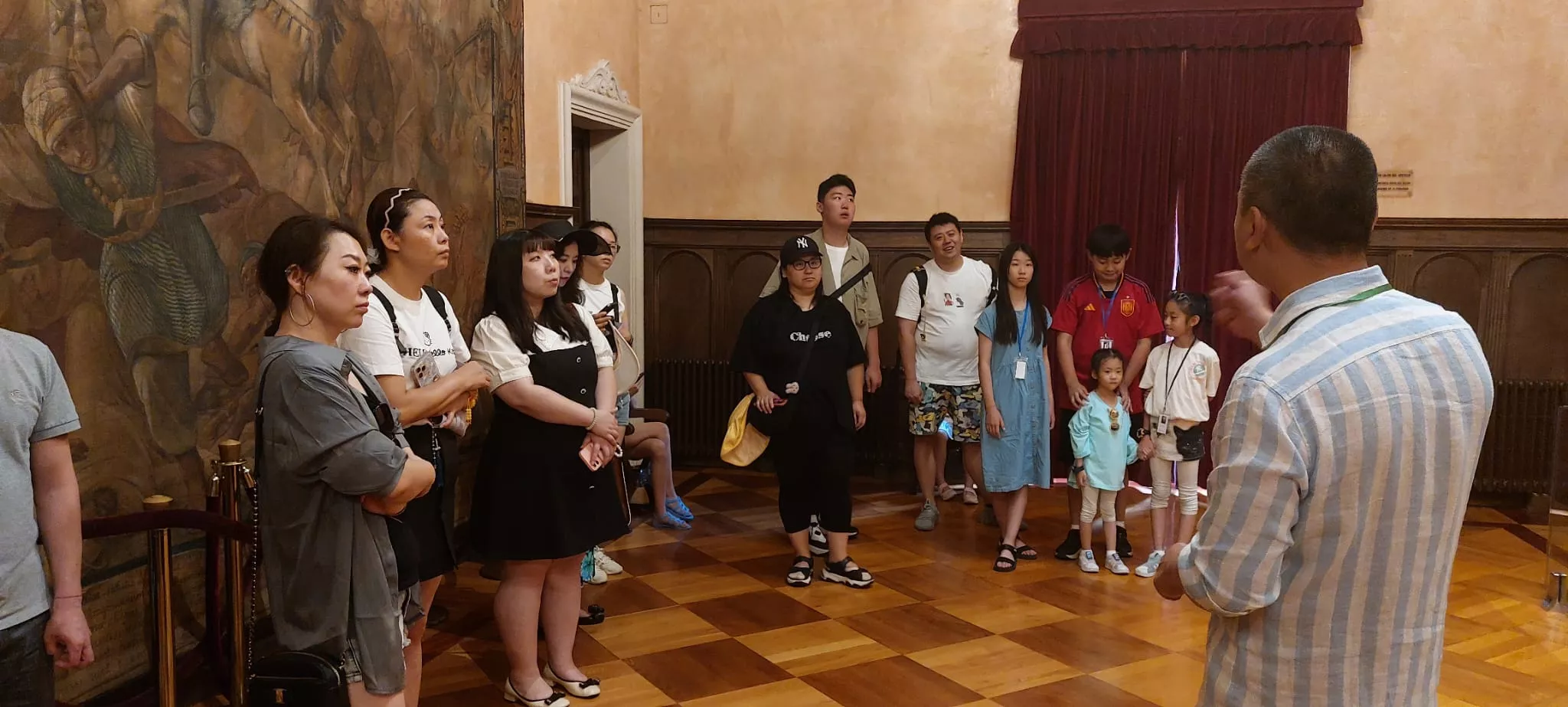 Visita de los participantes en el World Music Connection Festival a Huesca