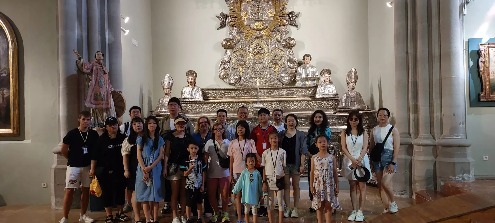 Visita de los participantes en el World Music Connection Festival a Huesca