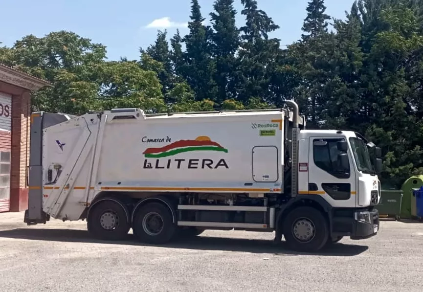 Camión de recogida de residuos de la Comarca de La Litera.