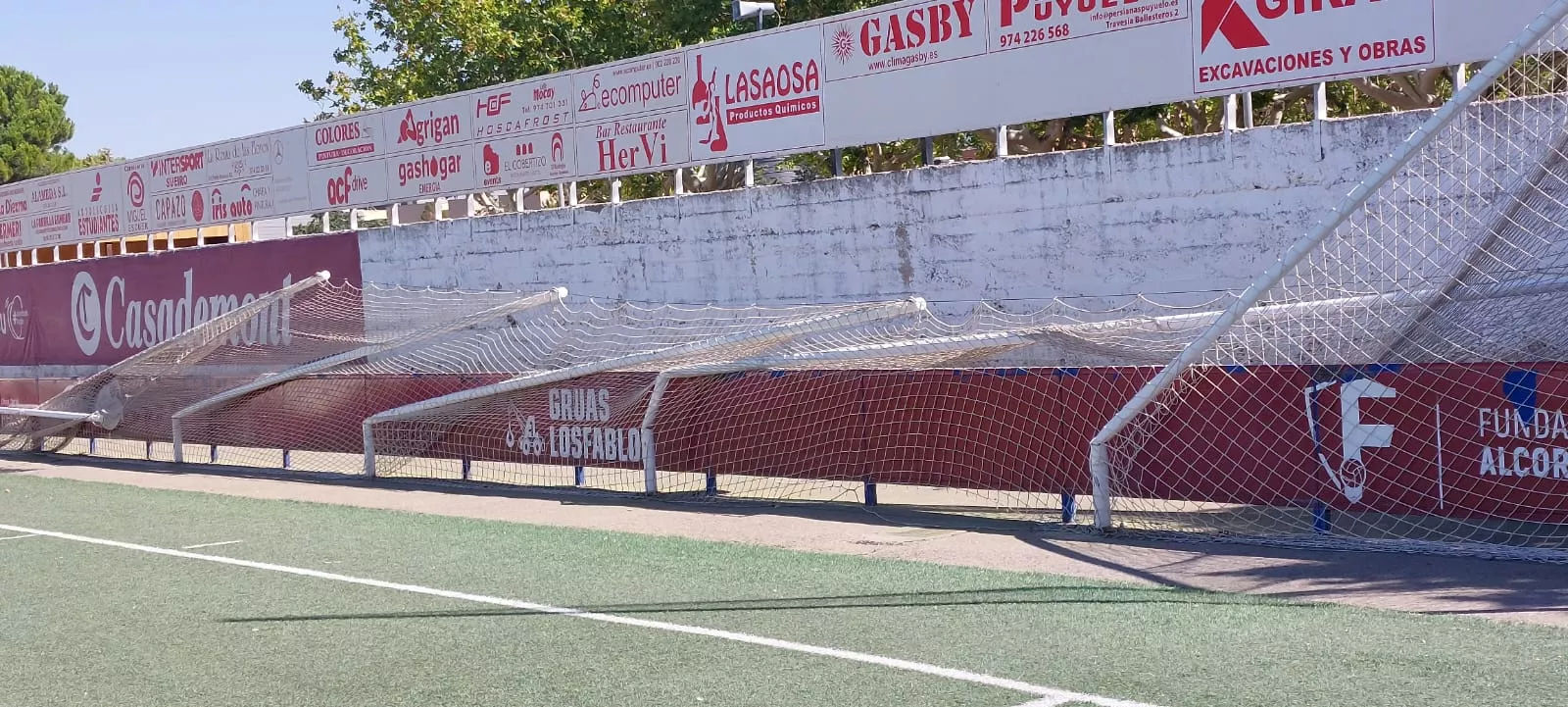 Valla caída en las instalaciones de San Jorge. Foto: SE