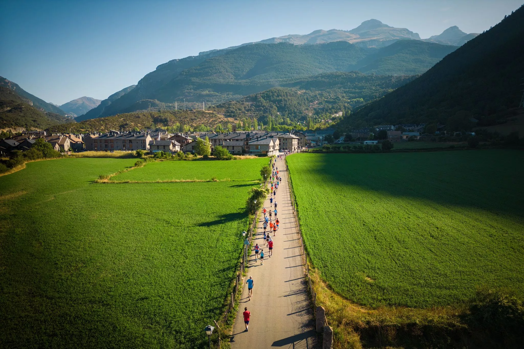 Subida de la Fuente del Paco. Turismo Villanúa / Yhabril Moro