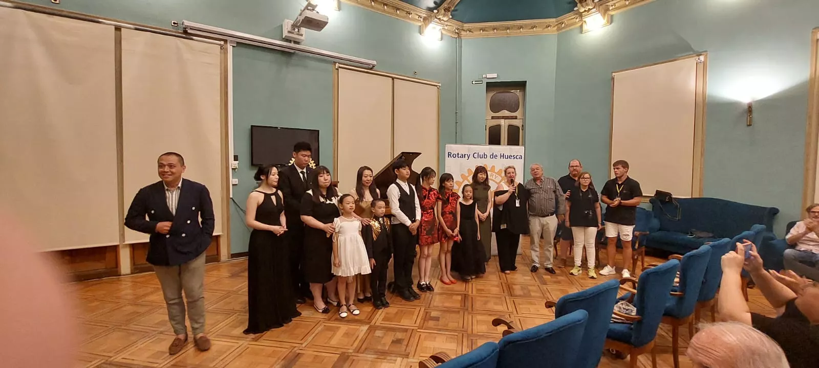 Concierto del World Music Connection Festival en el Salón Azul del Casino Oscense